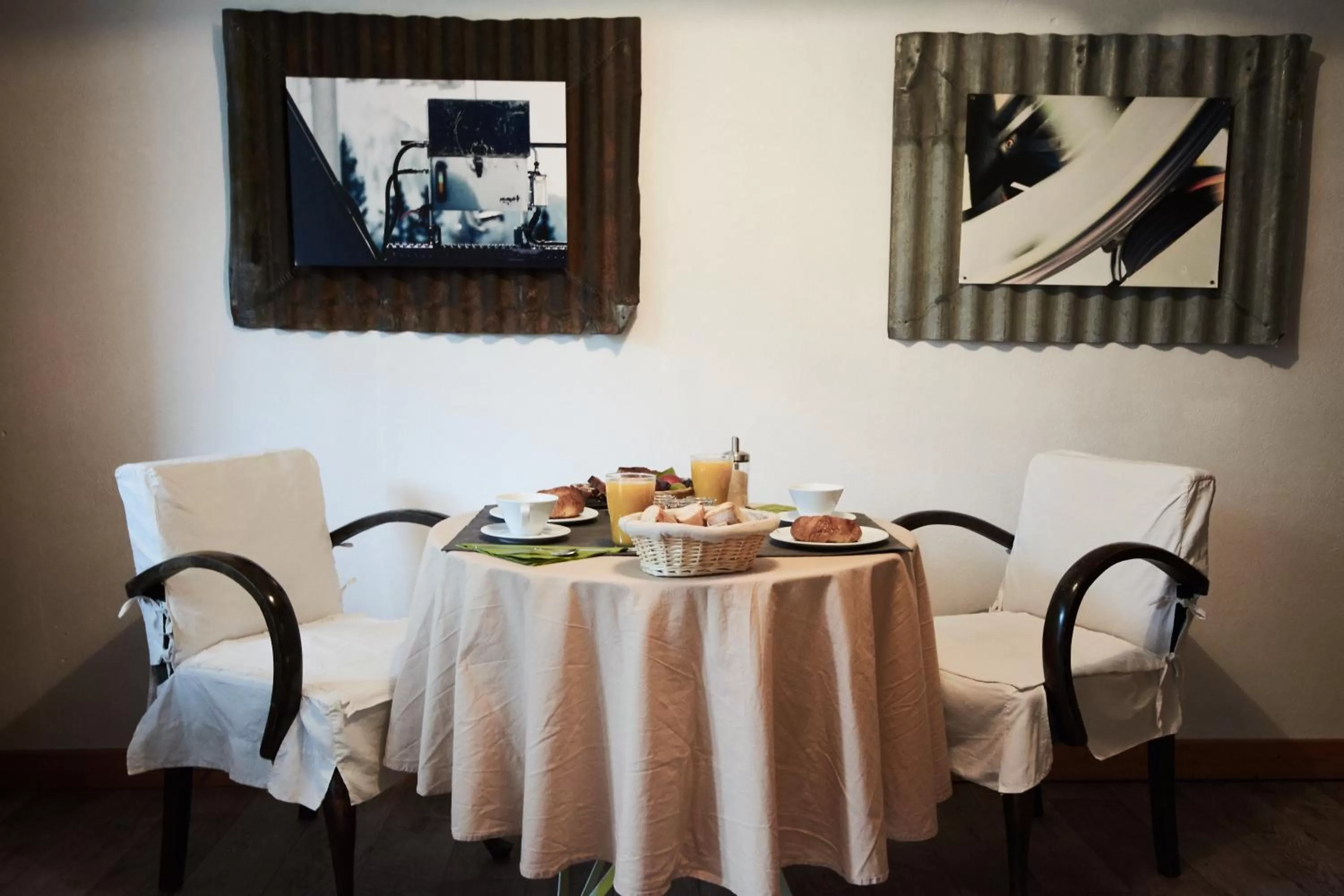 Dining area in La Foyère