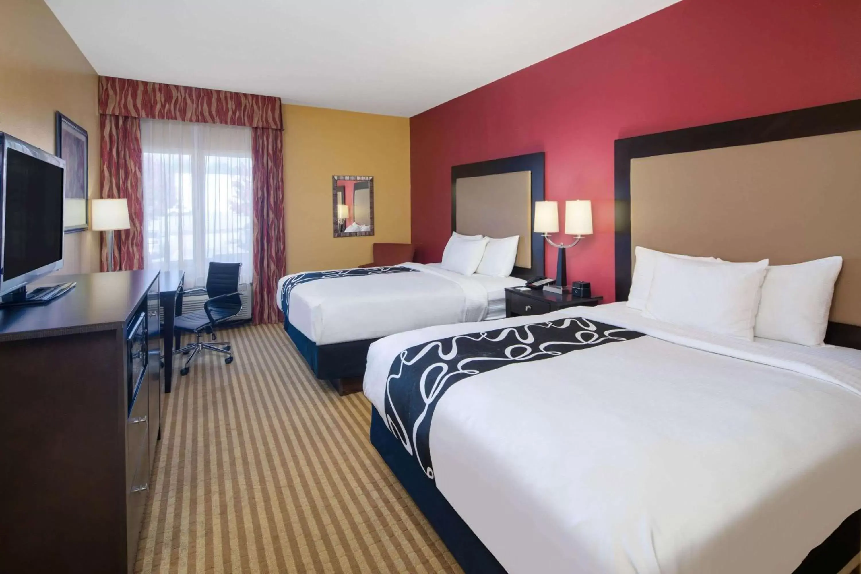 Photo of the whole room, Bed in La Quinta by Wyndham Atlanta Union City