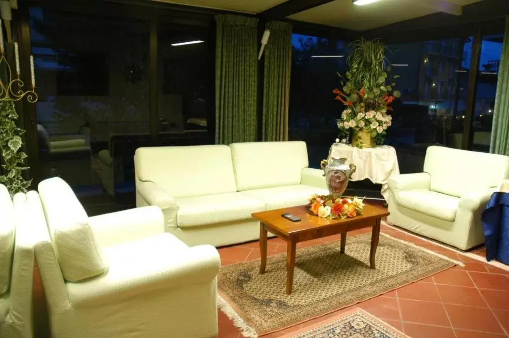 Seating Area in Hotel Flowers