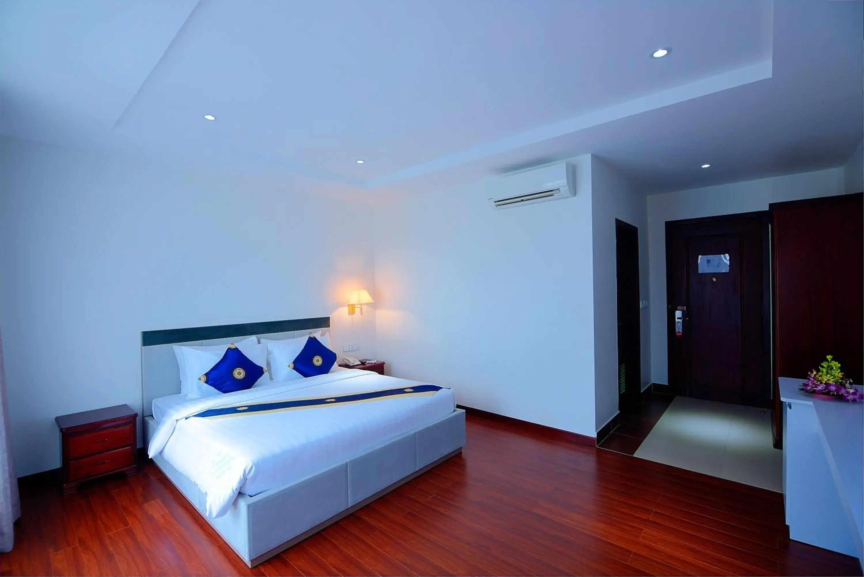 Photo of the whole room, Bed in Starry Angkor Hotel