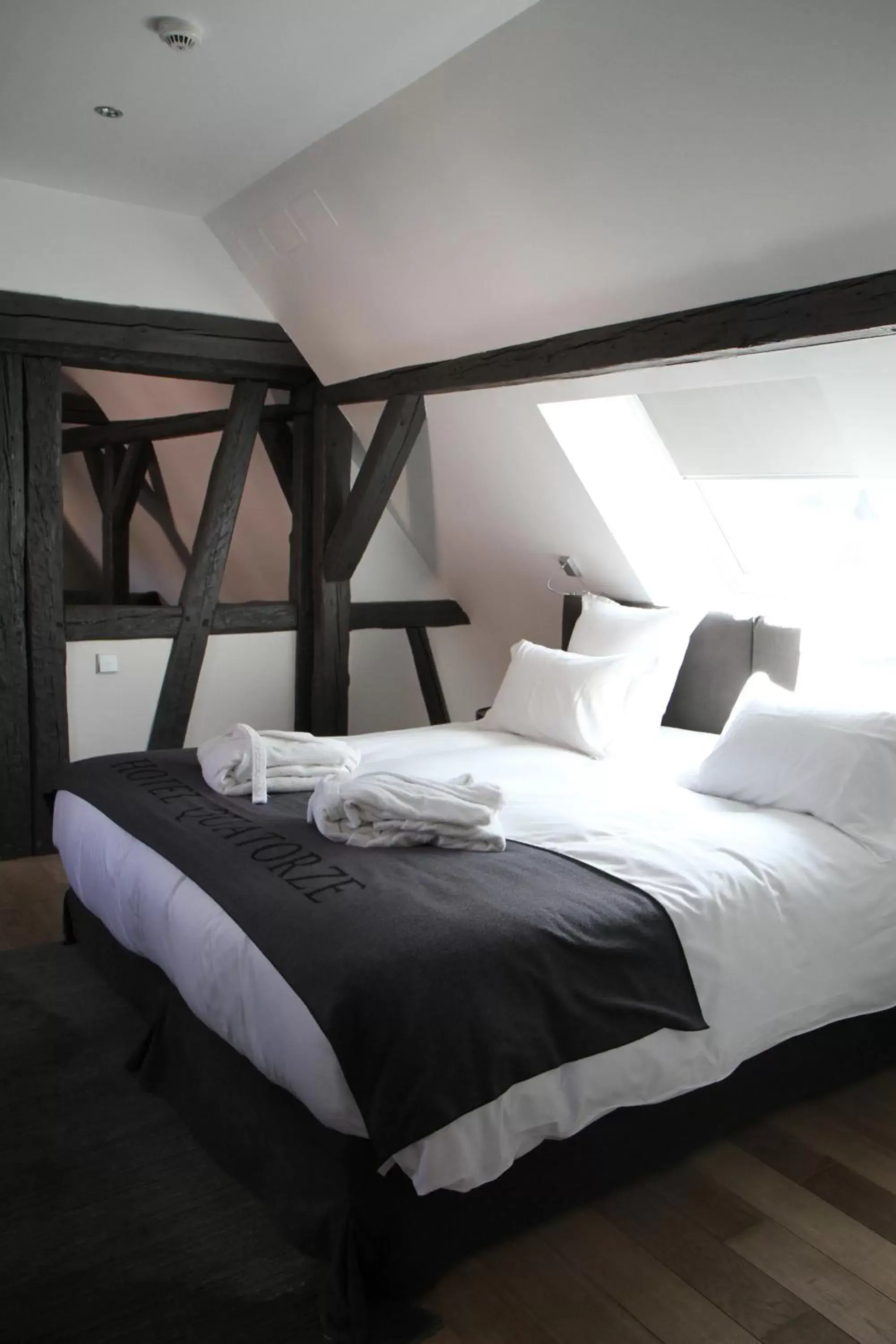 Bedroom, Bed in Hôtel Quatorze