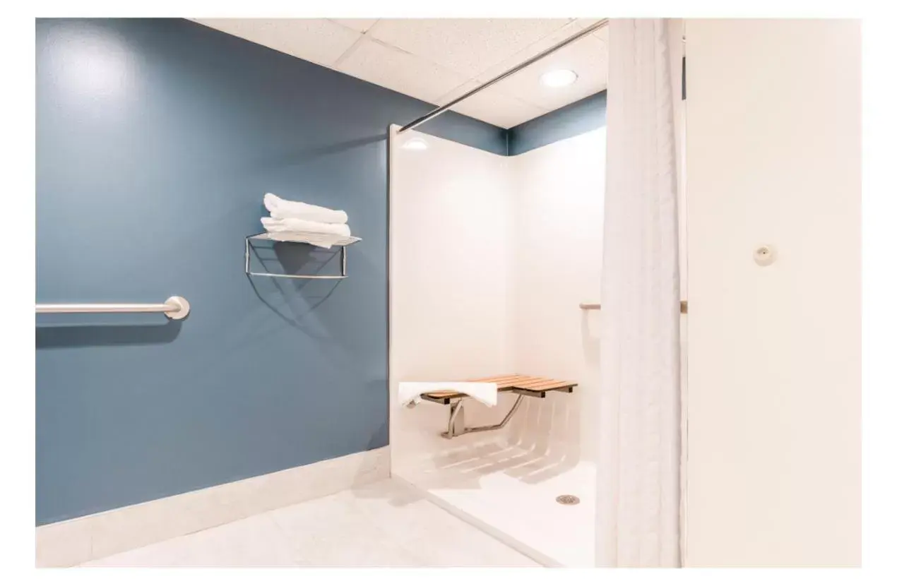 Single Room - Disability Access in Altoona Grand Hotel Single Room - Disability Access in Altoona Grand Hotel