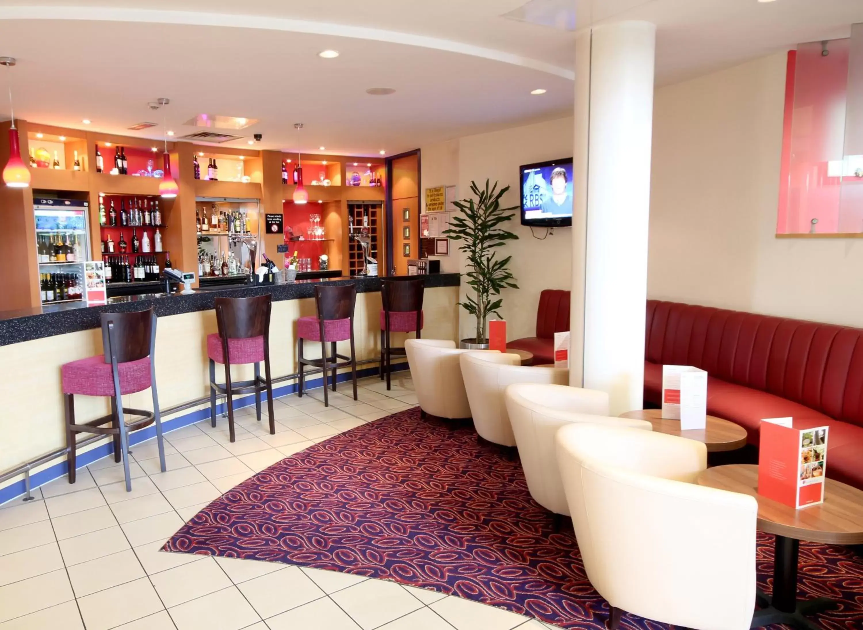 Lounge or bar, Lounge/Bar in Ramada London North