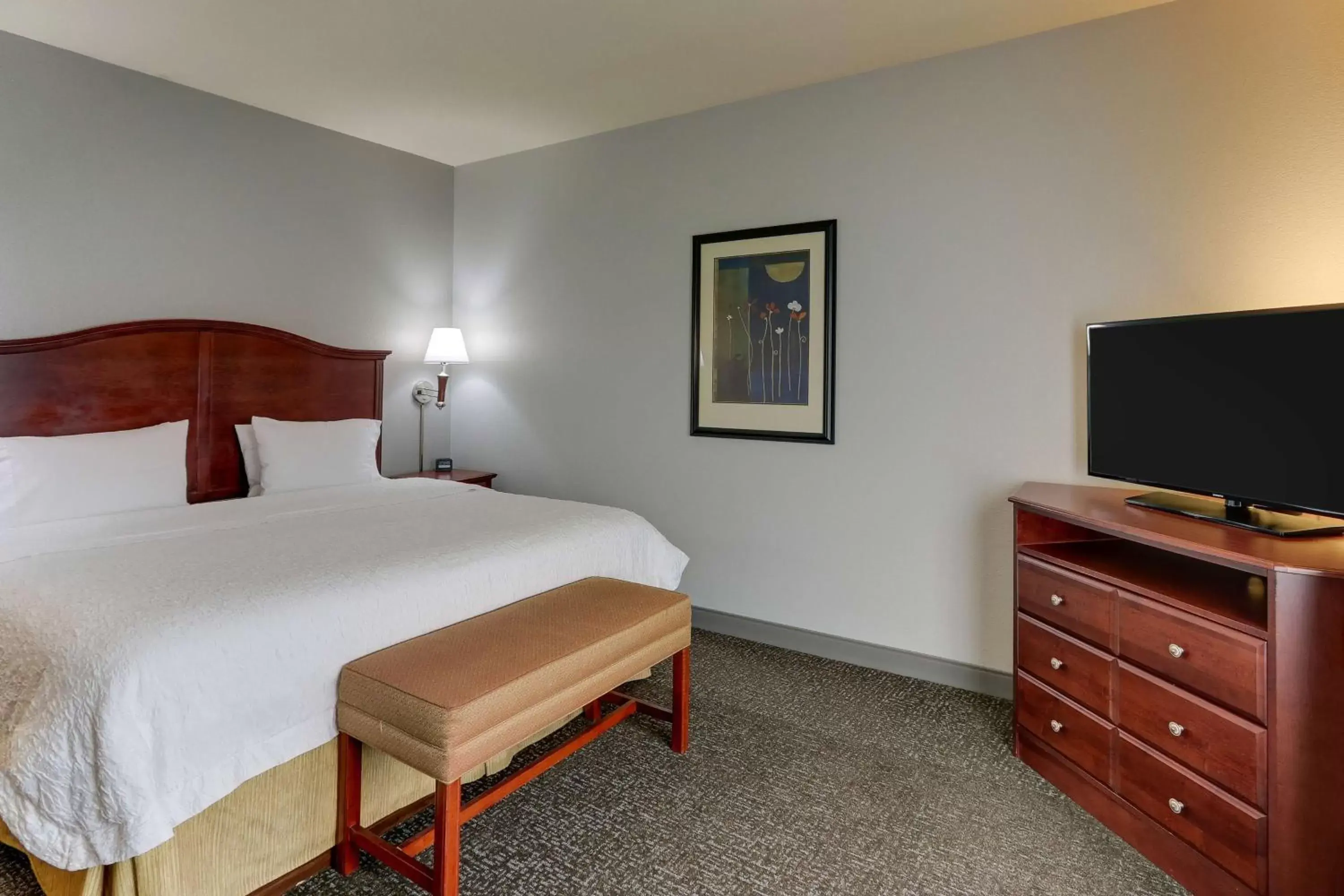 Bedroom, Bed in Hampton Inn & Suites Indianapolis-Airport