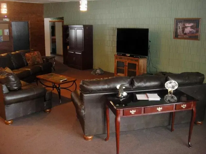 Seating Area in Hiawatha Lodge Inn