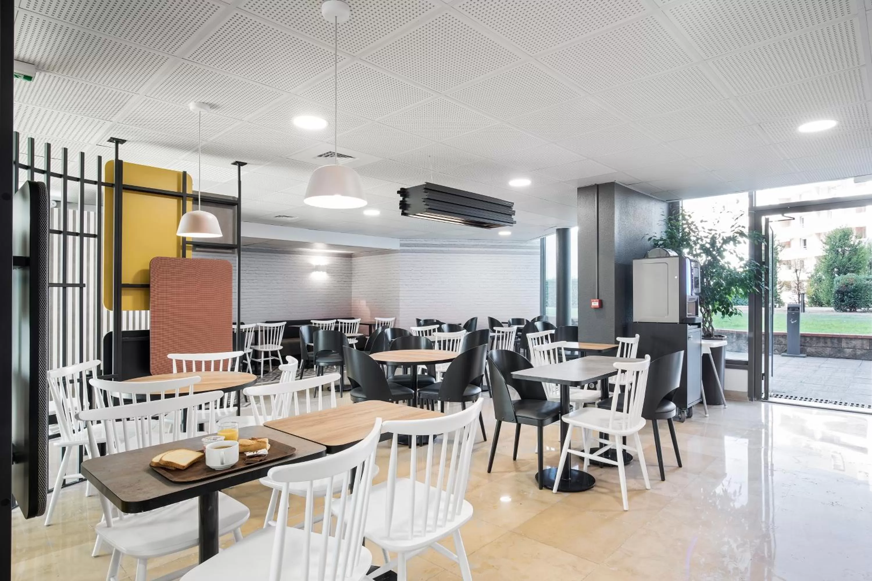 Buffet breakfast in B&B HOTEL Lyon Centre Part-dieu Gambetta