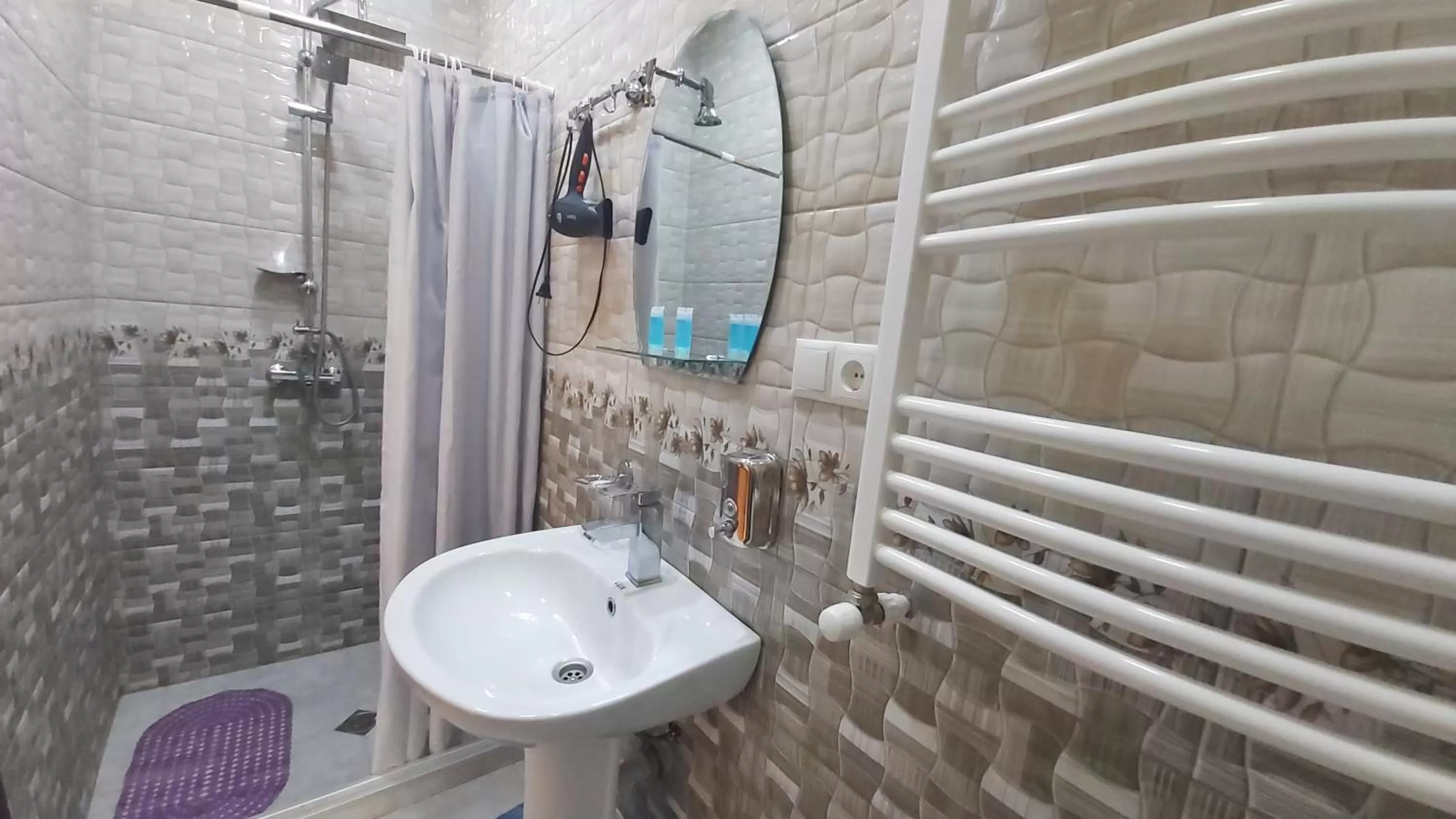 Bathroom in Gamarjoba Hotel