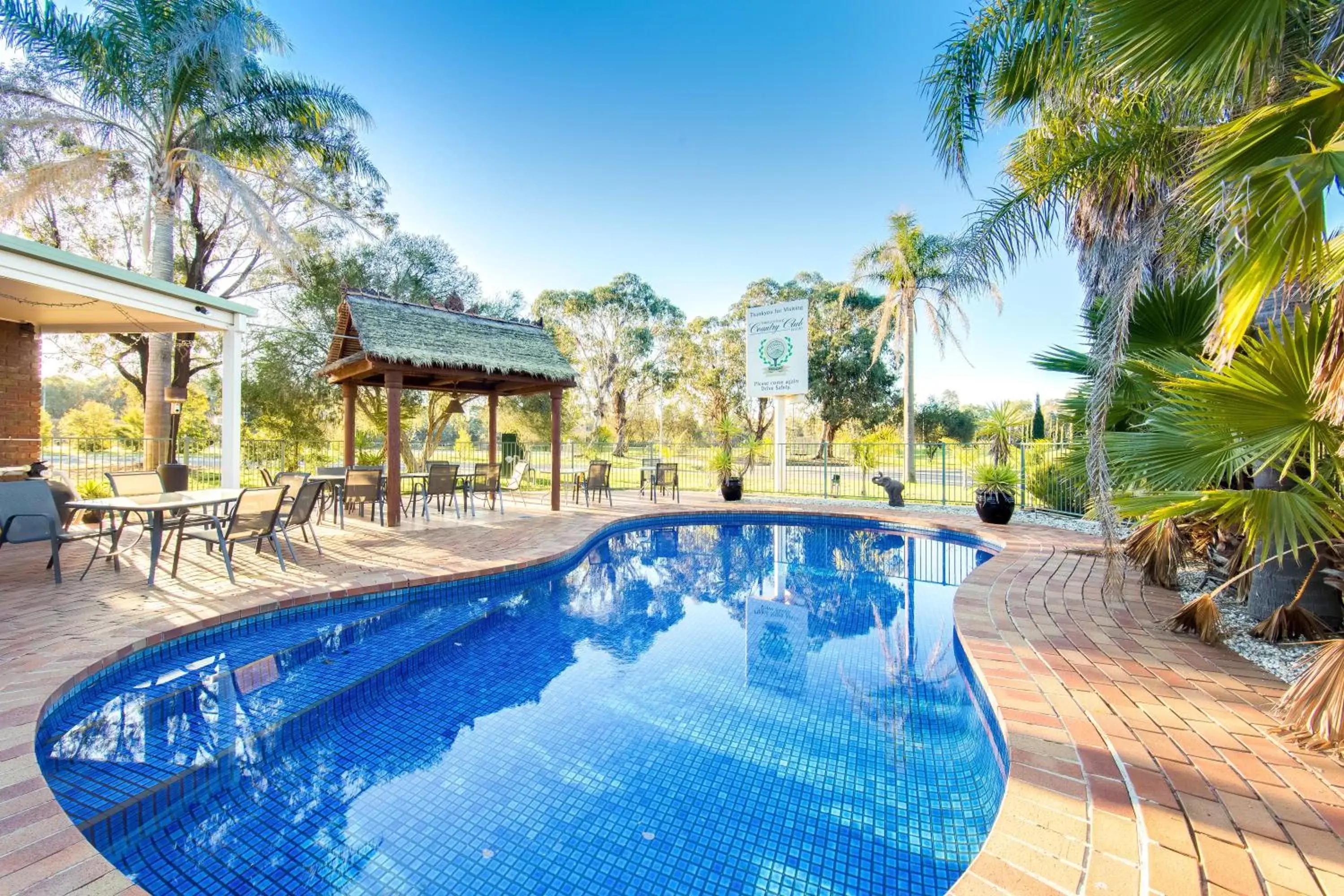 Swimming Pool in Thurgoona Country Club Resort