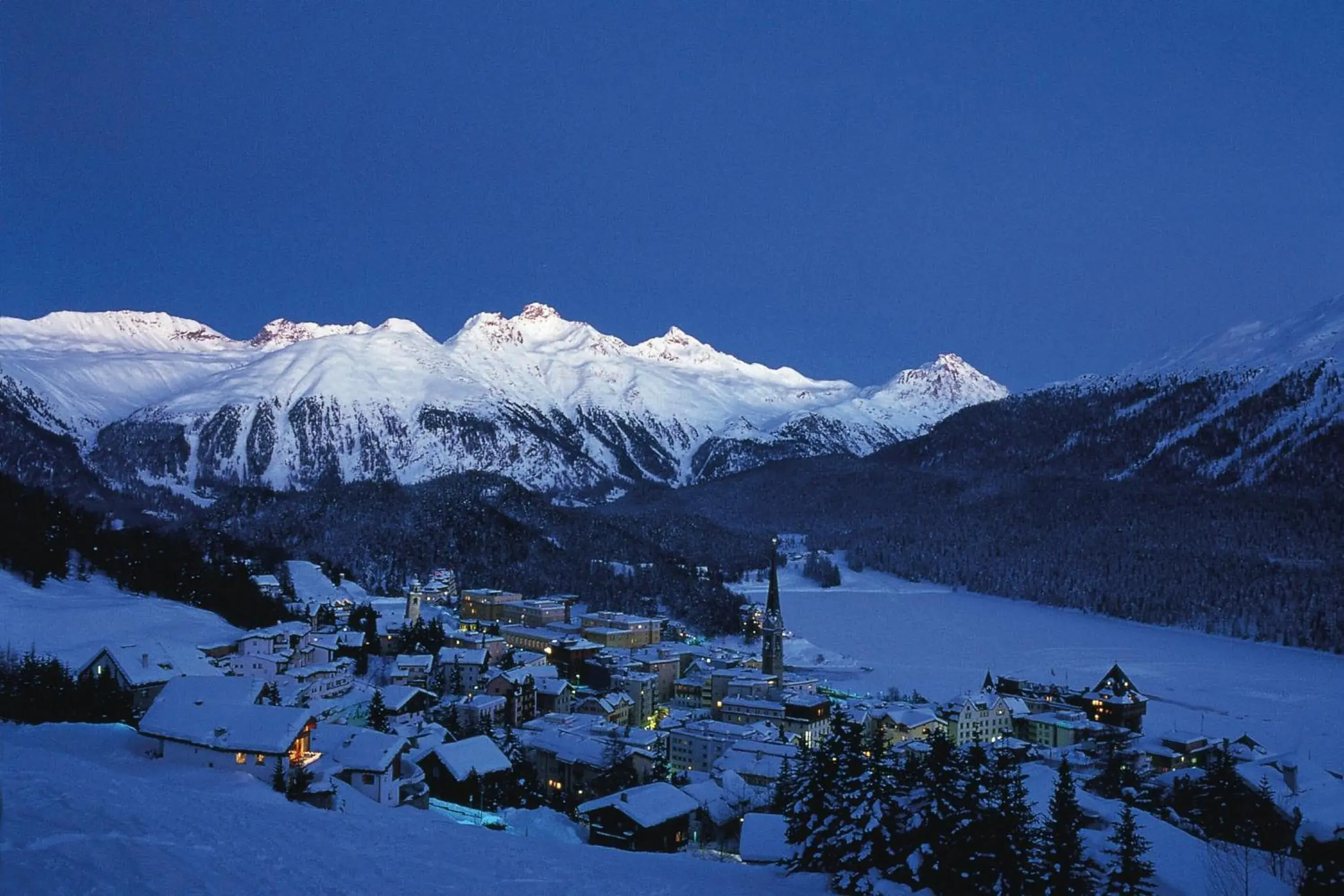 Night, Winter in St. Moritz Youth Hostel