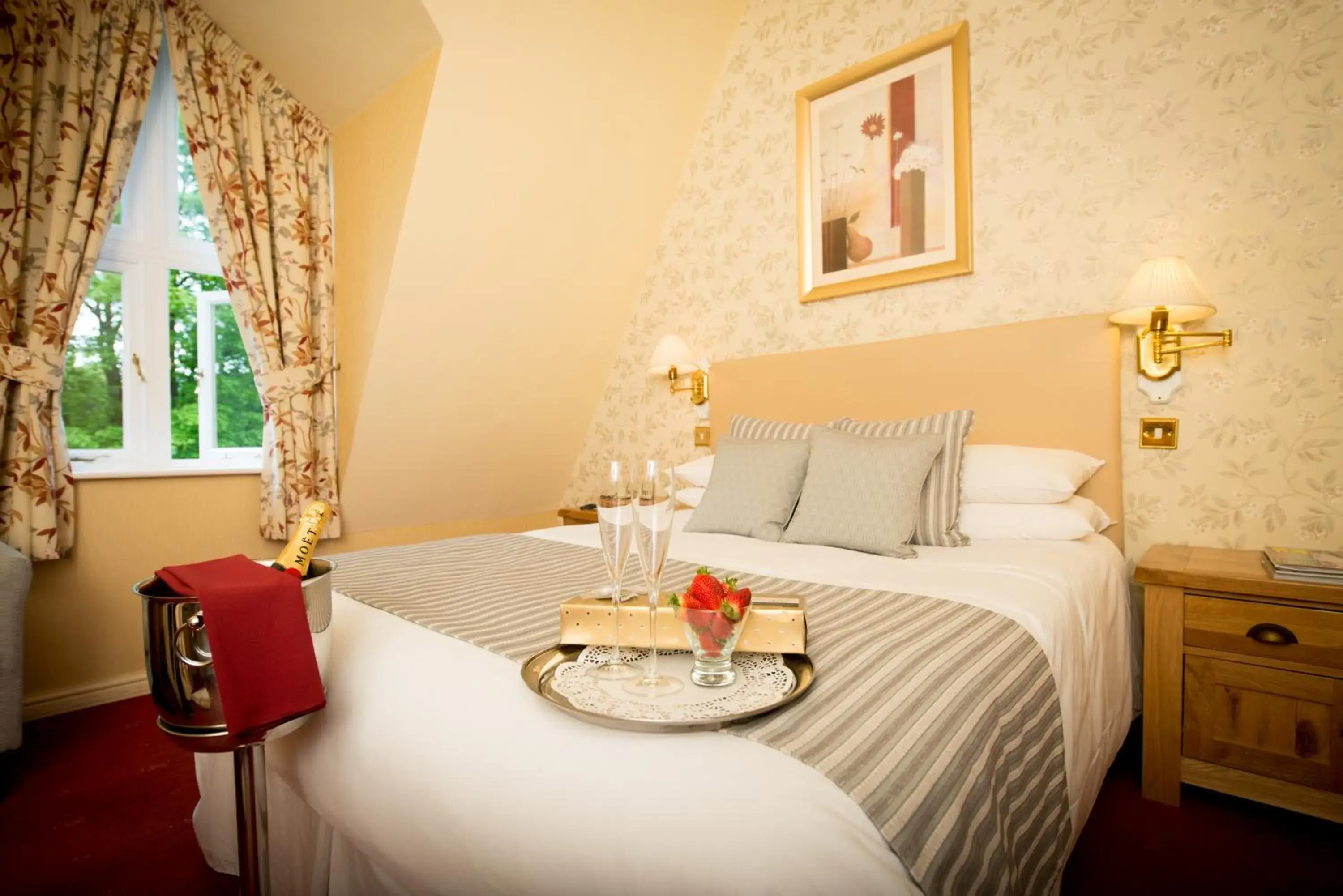 Bed in Glen-Yr-Afon House Hotel