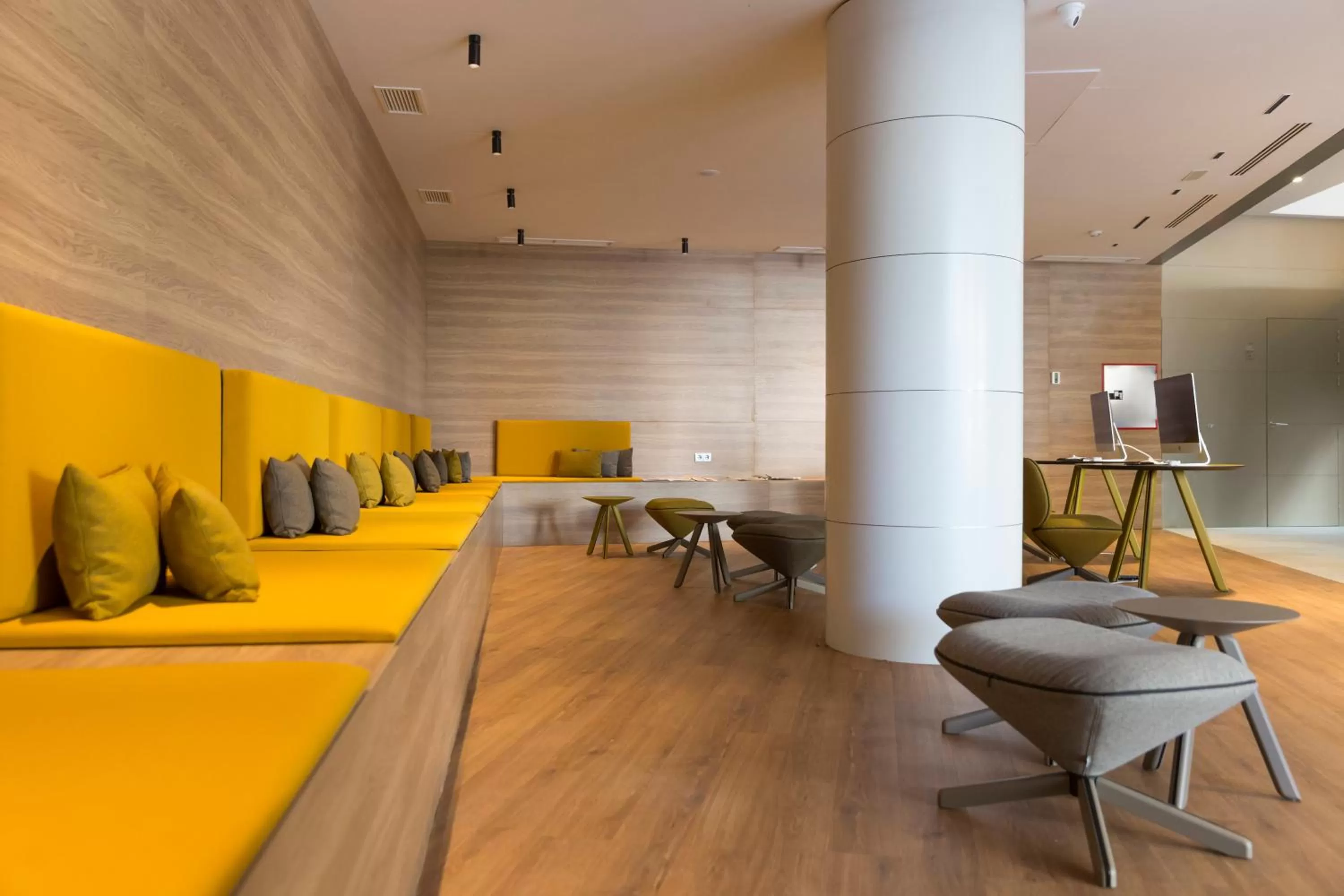 Lobby or reception in Hotel Macià Sevilla Kubb