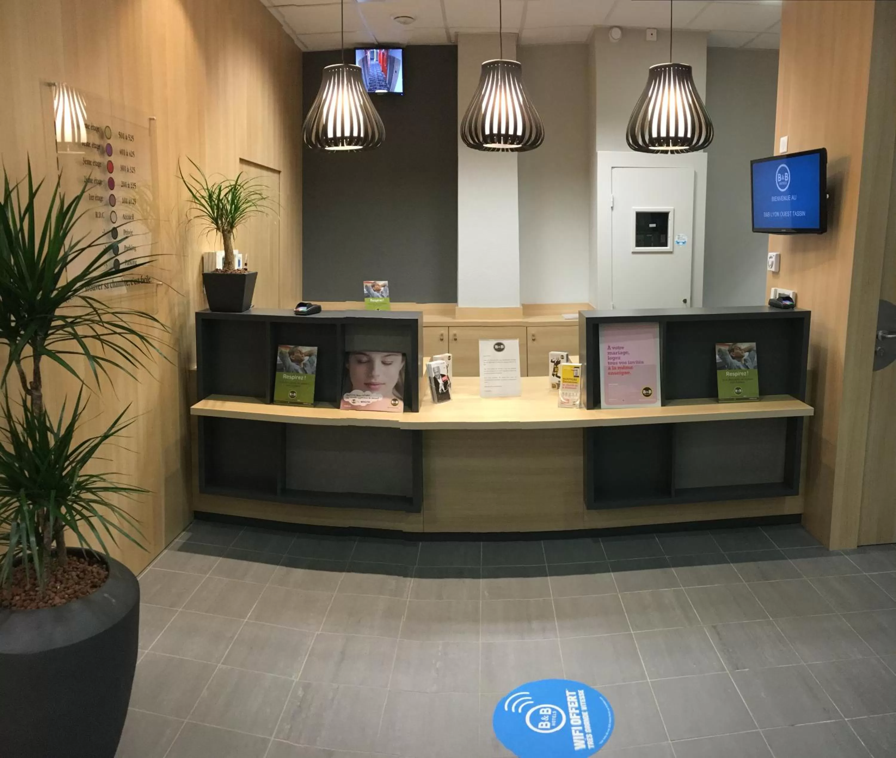 Lobby or reception in B&B HOTEL Lyon Ouest Tassin