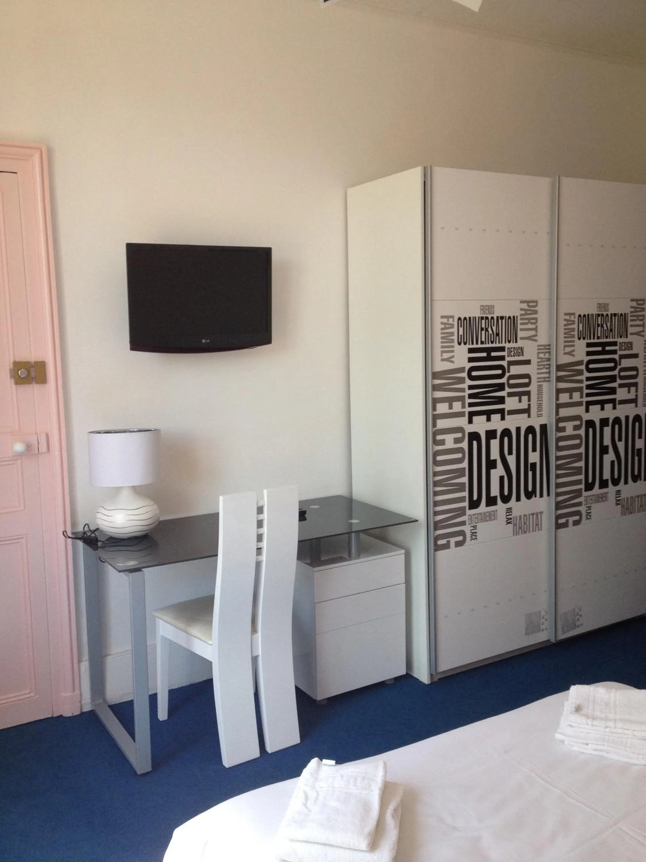 Photo of the whole room, Bed in Hotel Couleurs Sud Centre-ville Gare Charleville-Mézières