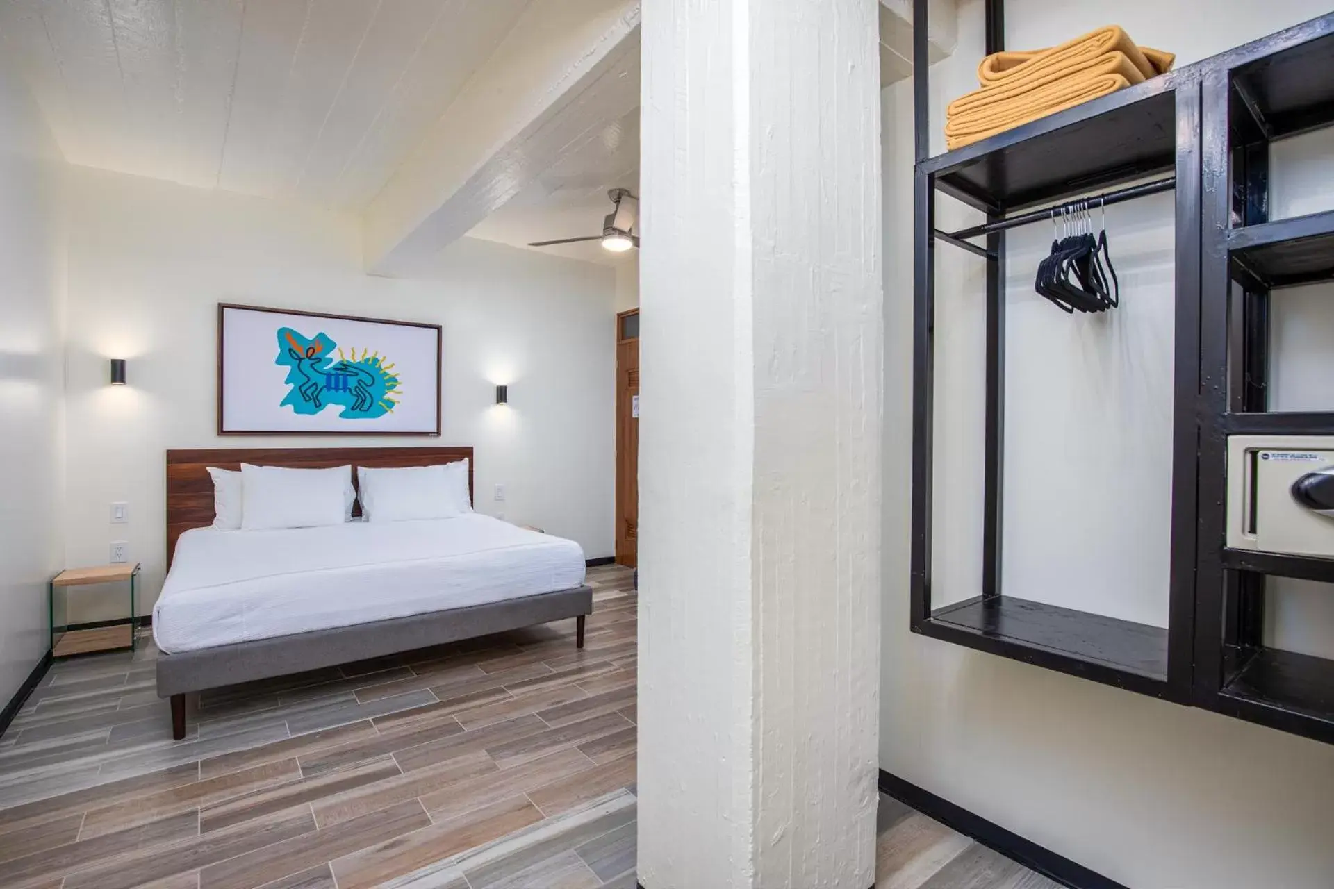 Guests, Bed in Joint Coworking Hotel