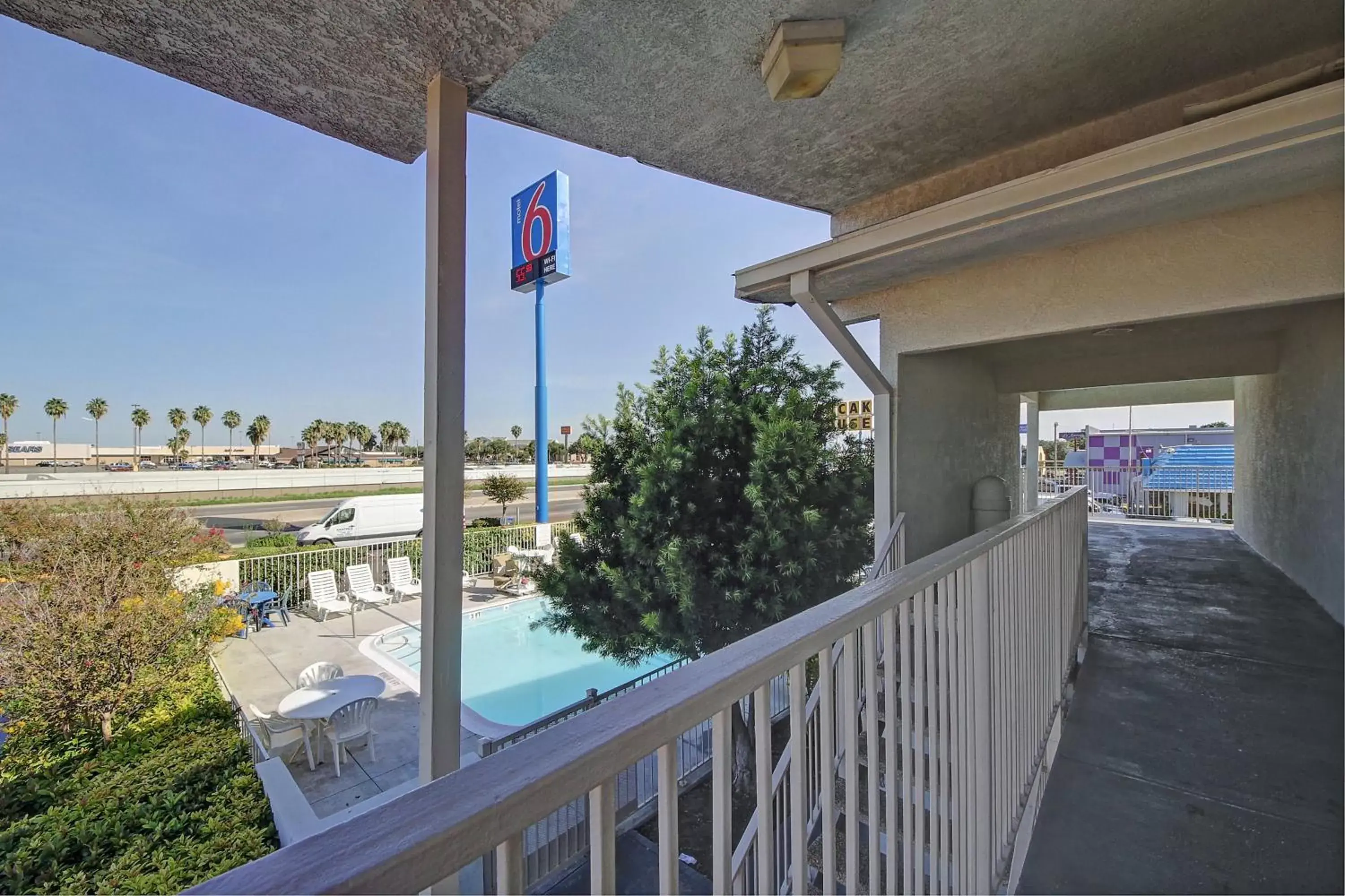 Property building, Balcony/Terrace in Motel 6-Laredo, TX - South