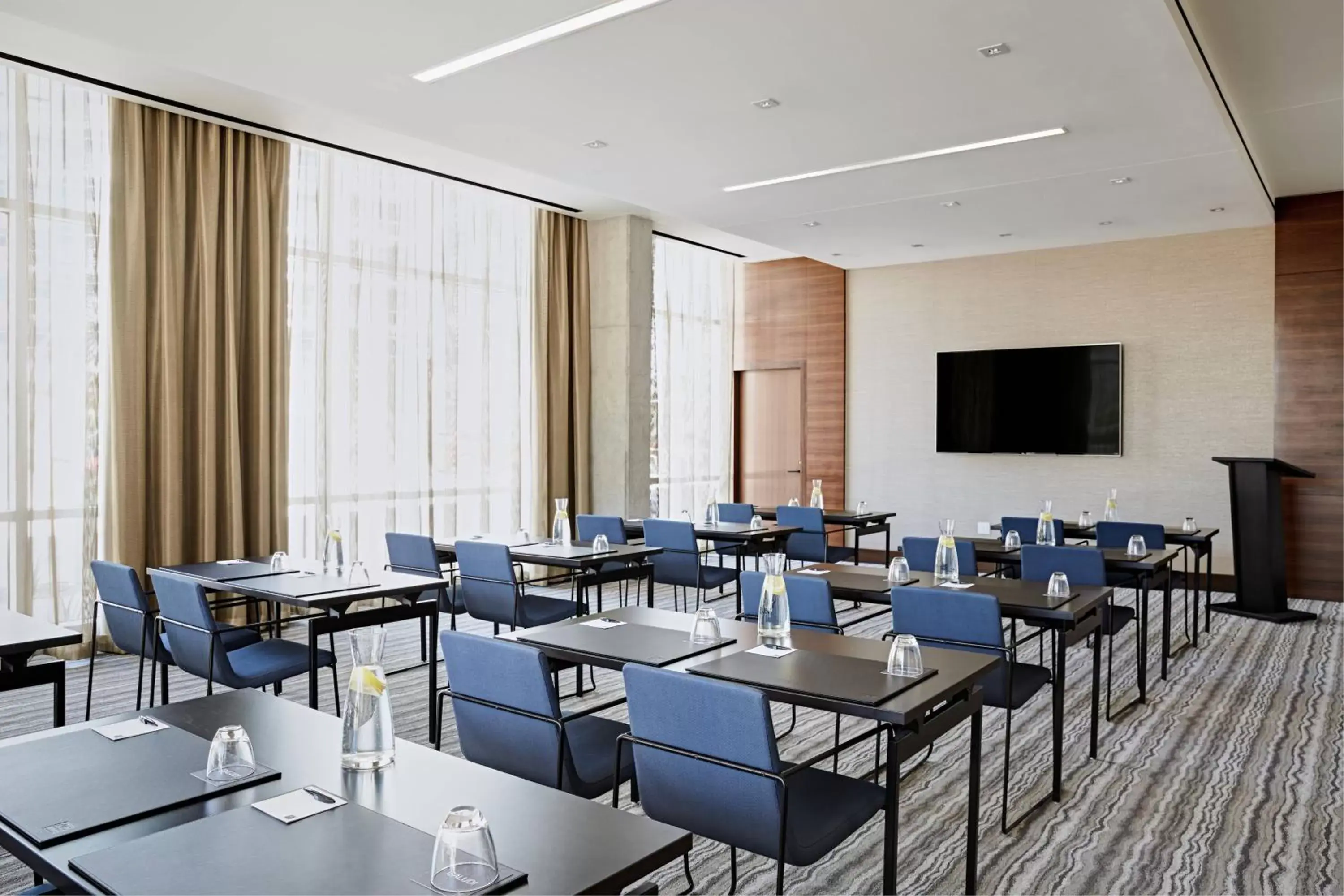 Meeting/conference room, Restaurant/Places to Eat in AC Hotel by Marriott Phoenix Tempe/Downtown