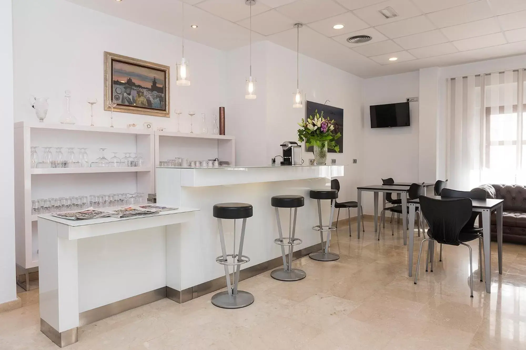 Living room, Kitchen/Kitchenette in Hotel Roca-Mar