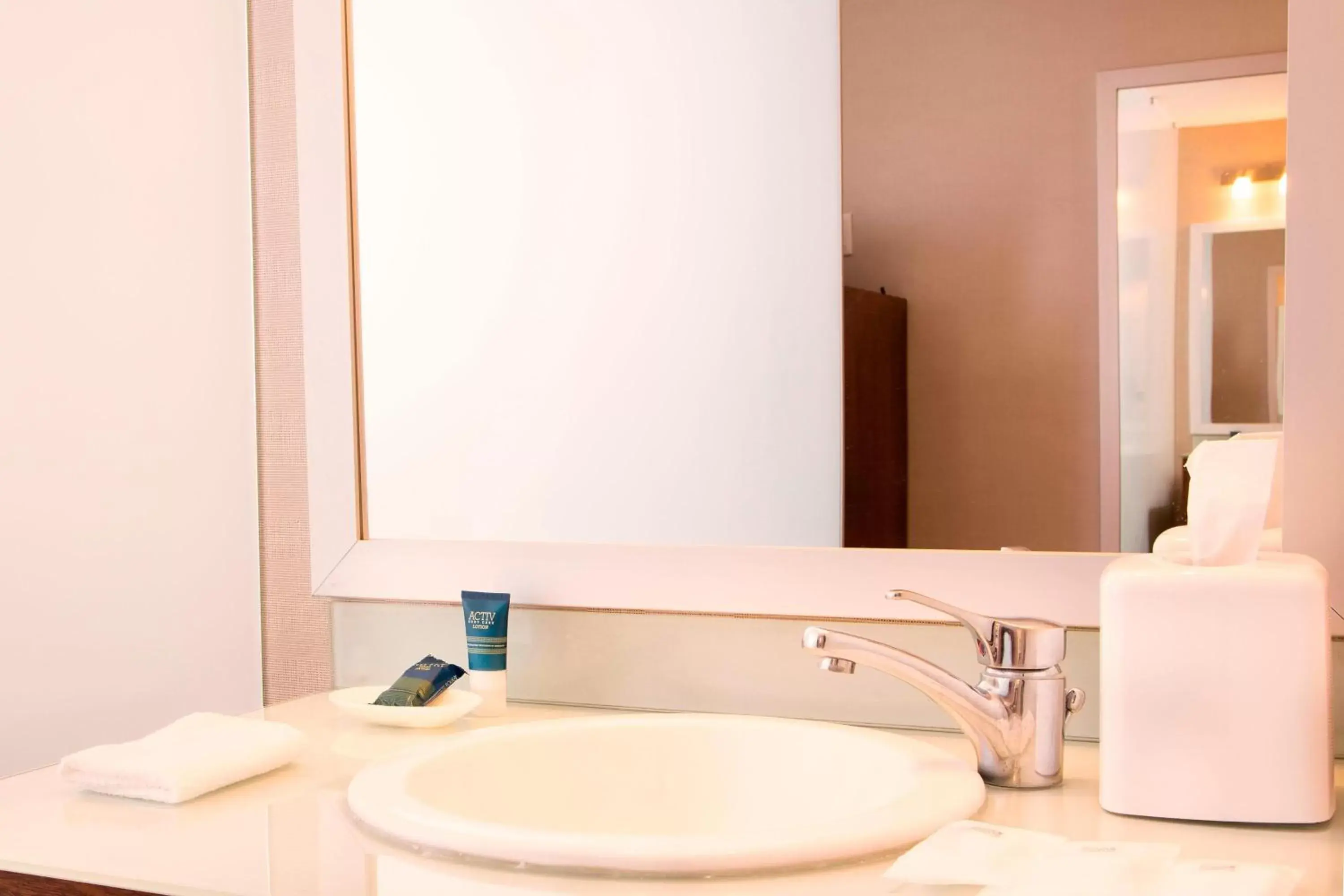 Bathroom in Four Points by Sheraton Queretaro Norte