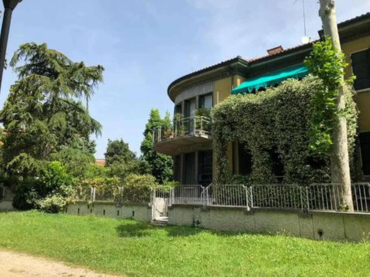 Property building in Villa Mase