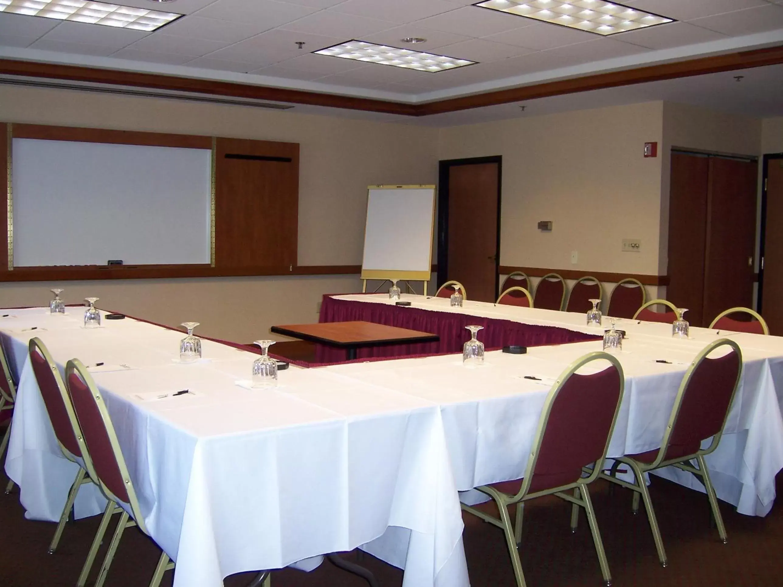 Meeting/conference room in Wyndham Moline on John Deere Commons