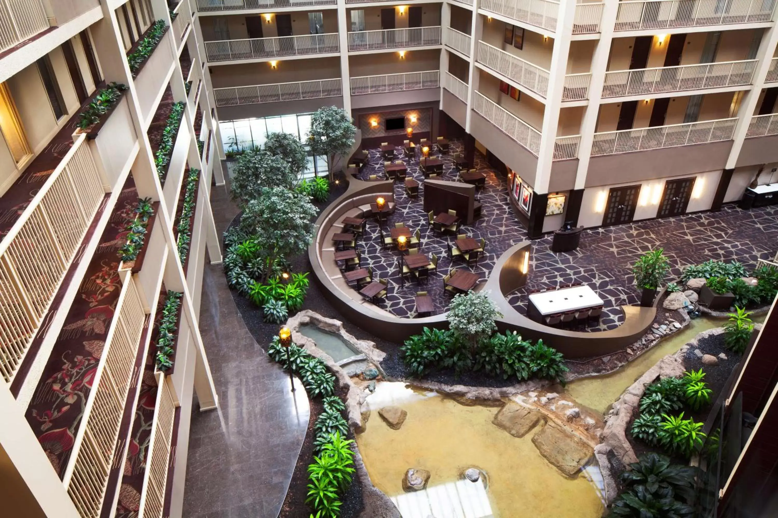 Restaurant/places to eat, Bird's-eye View in Embassy Suites by Hilton Philadelphia Airport