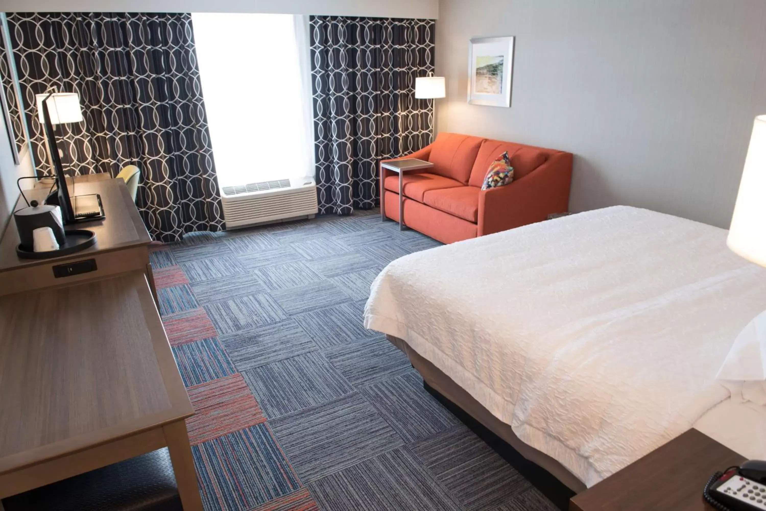 Bedroom, Bed in Hampton Inn & Suites Bay City