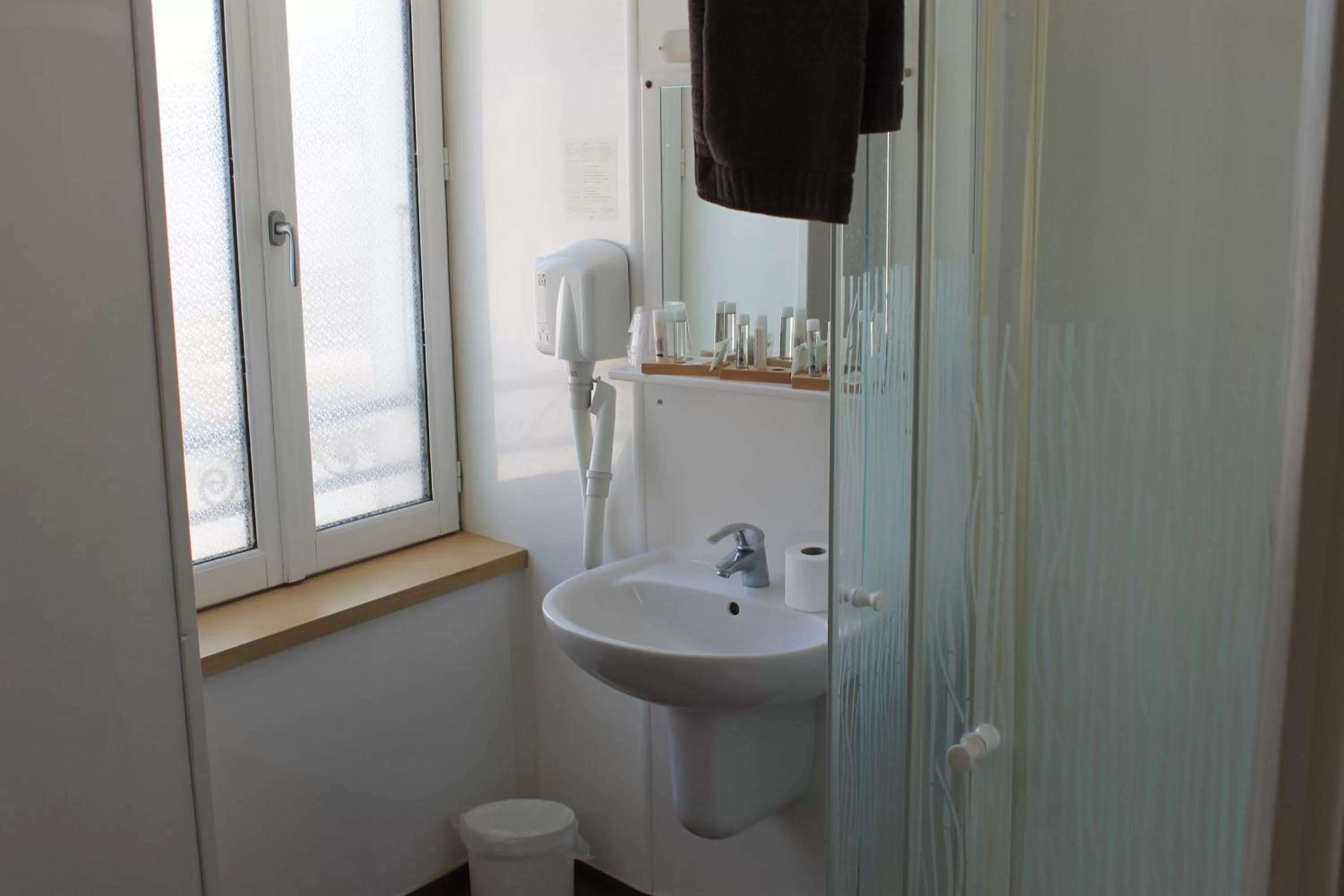 Bathroom in Hôtel du lion d'or