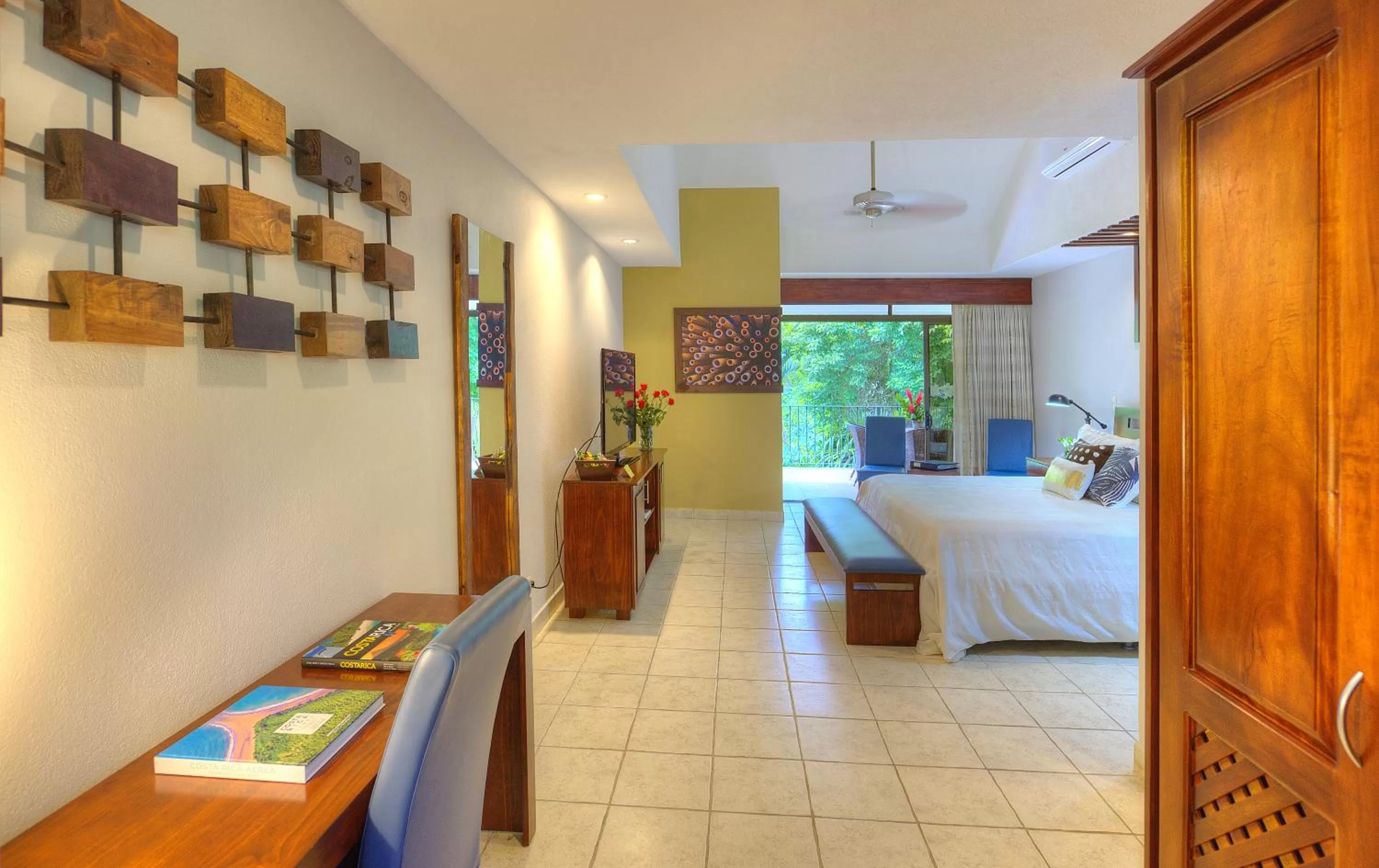 Bed in Pumilio Mountain & Ocean Hotel