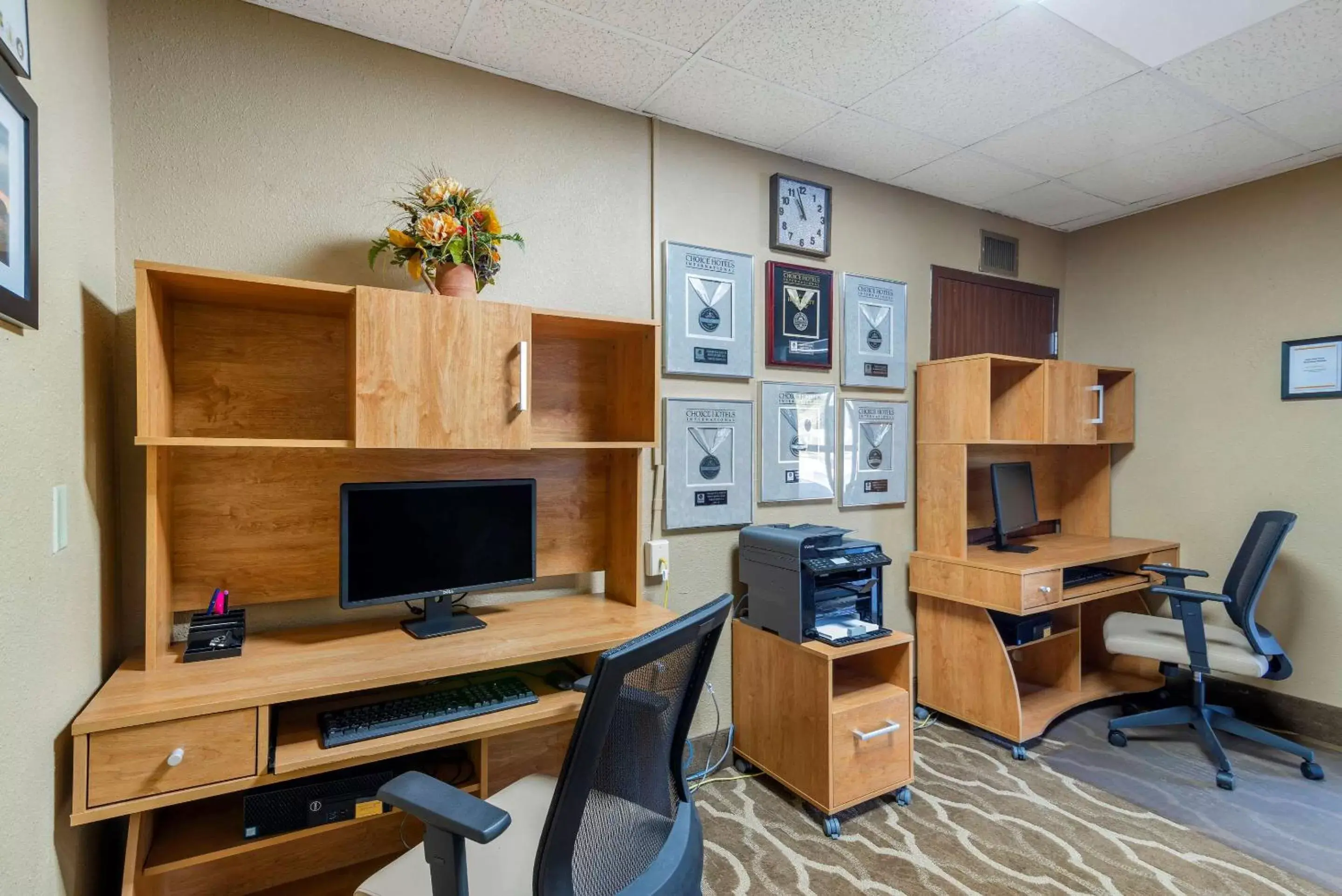 Business facilities, TV/Entertainment Center in Comfort Inn & Suites - near Robins Air Force Base Main Gate