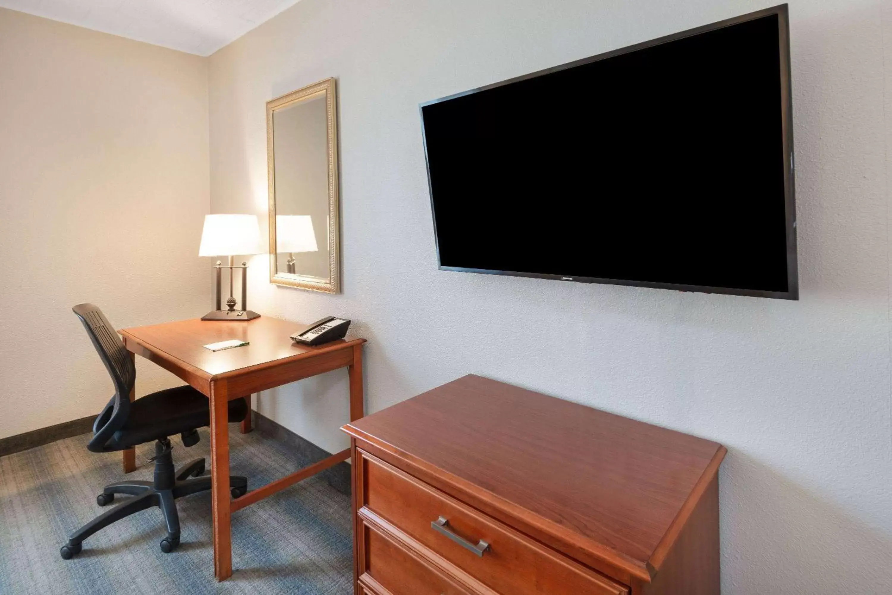 Other, TV/Entertainment Center in Wyndham Garden York