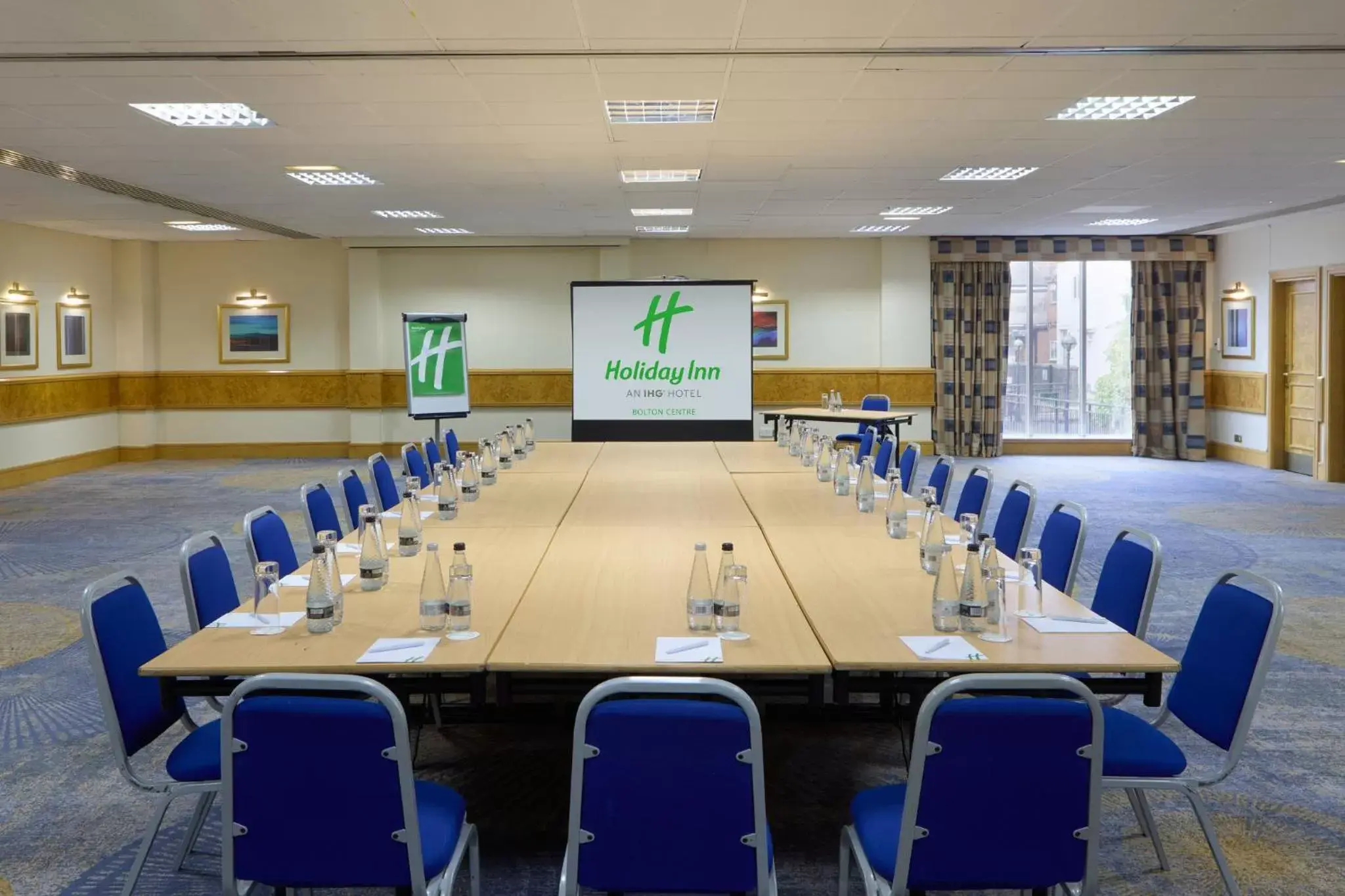 Meeting/conference room in Holiday Inn Bolton Centre, an IHG Hotel