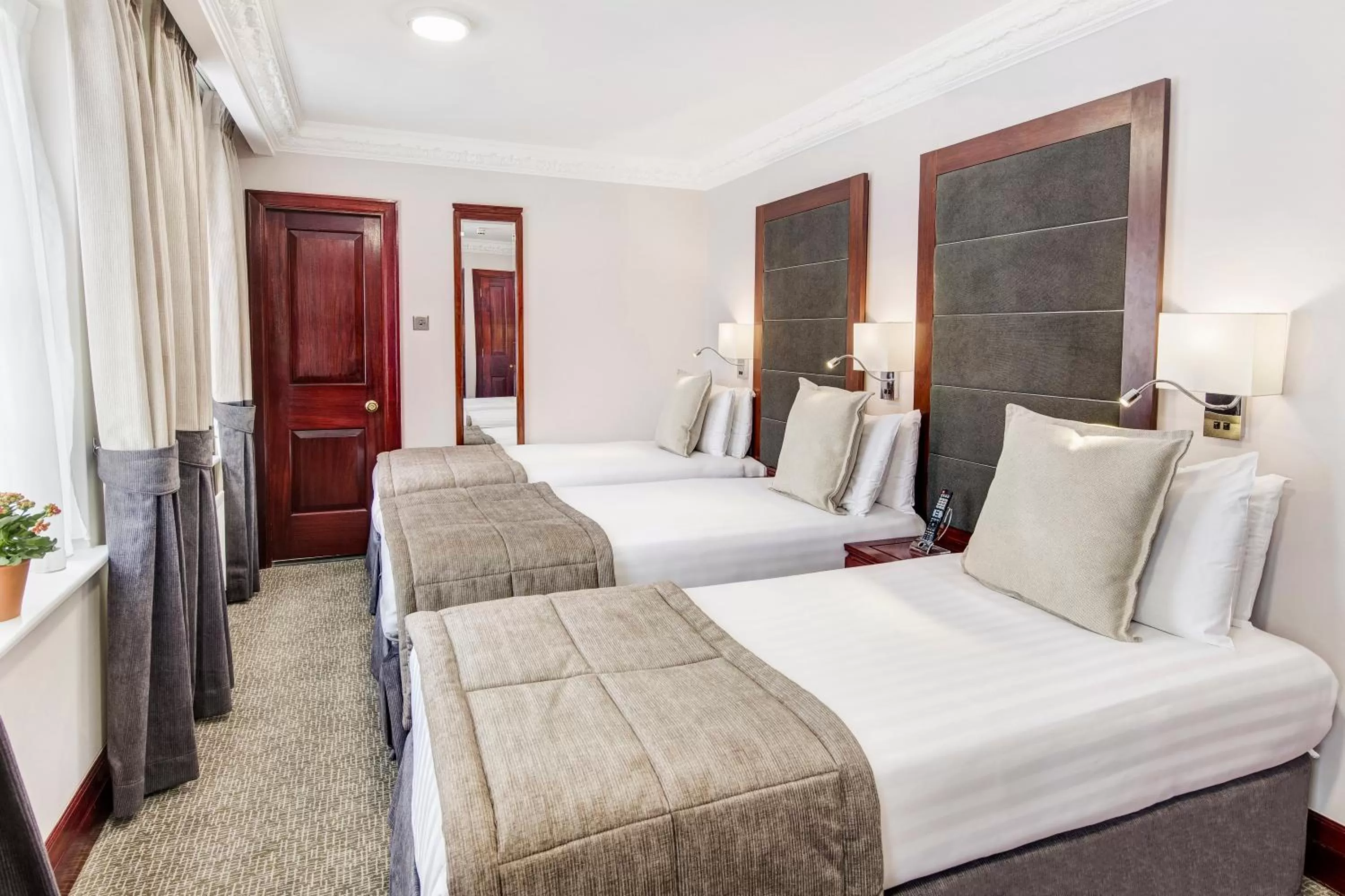 Family, Bed in Gem Fitzrovia Hotel