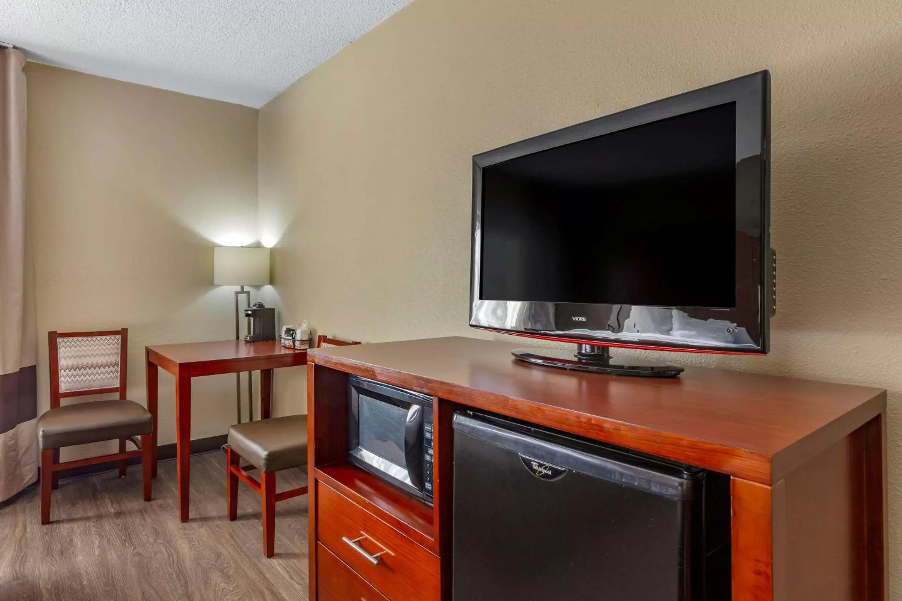 Photo of the whole room, TV/Entertainment Center in Comfort Inn At the Park