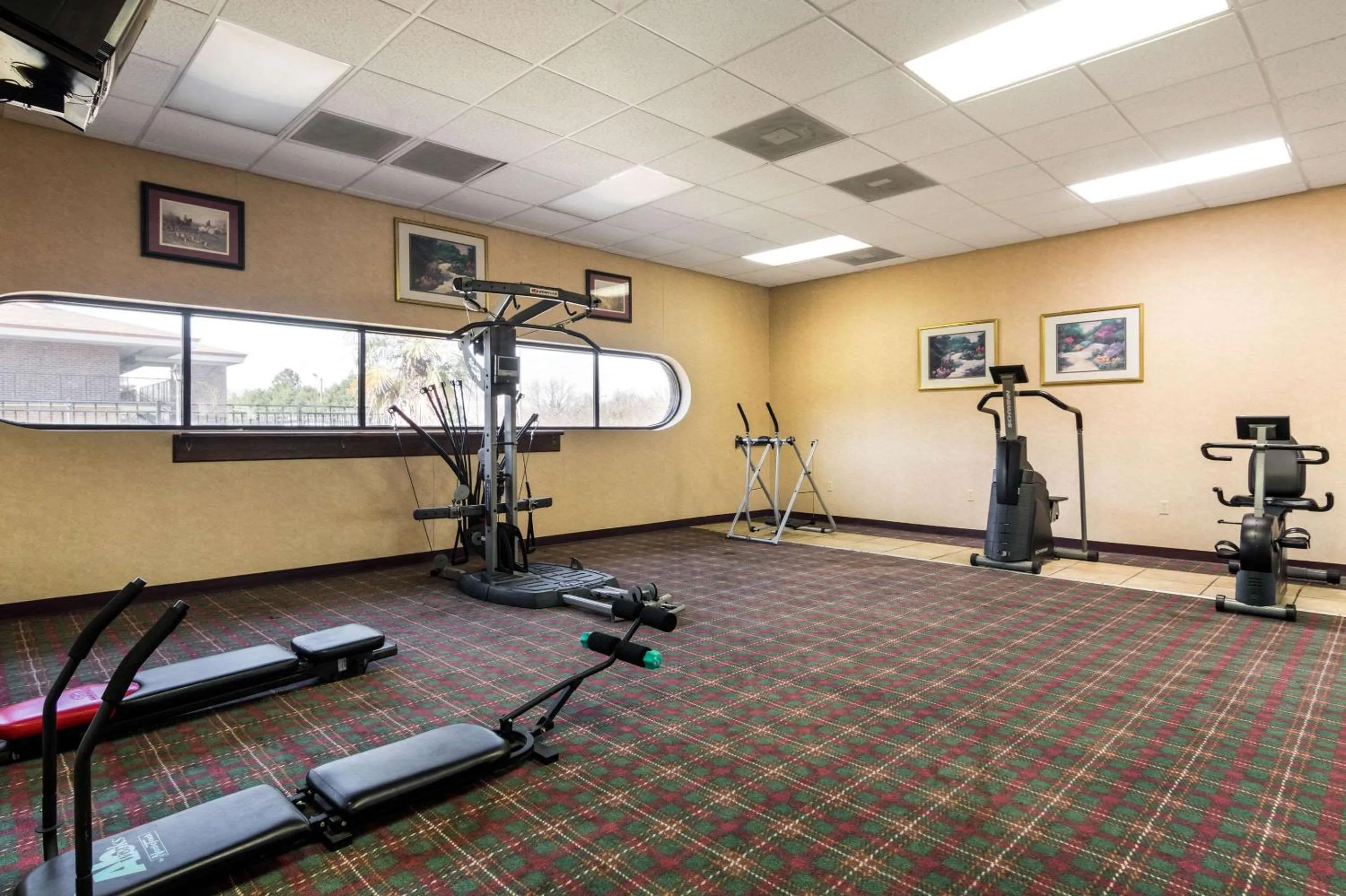 Fitness centre/facilities in Econo Lodge Inn & Suites Conference Center Dublin