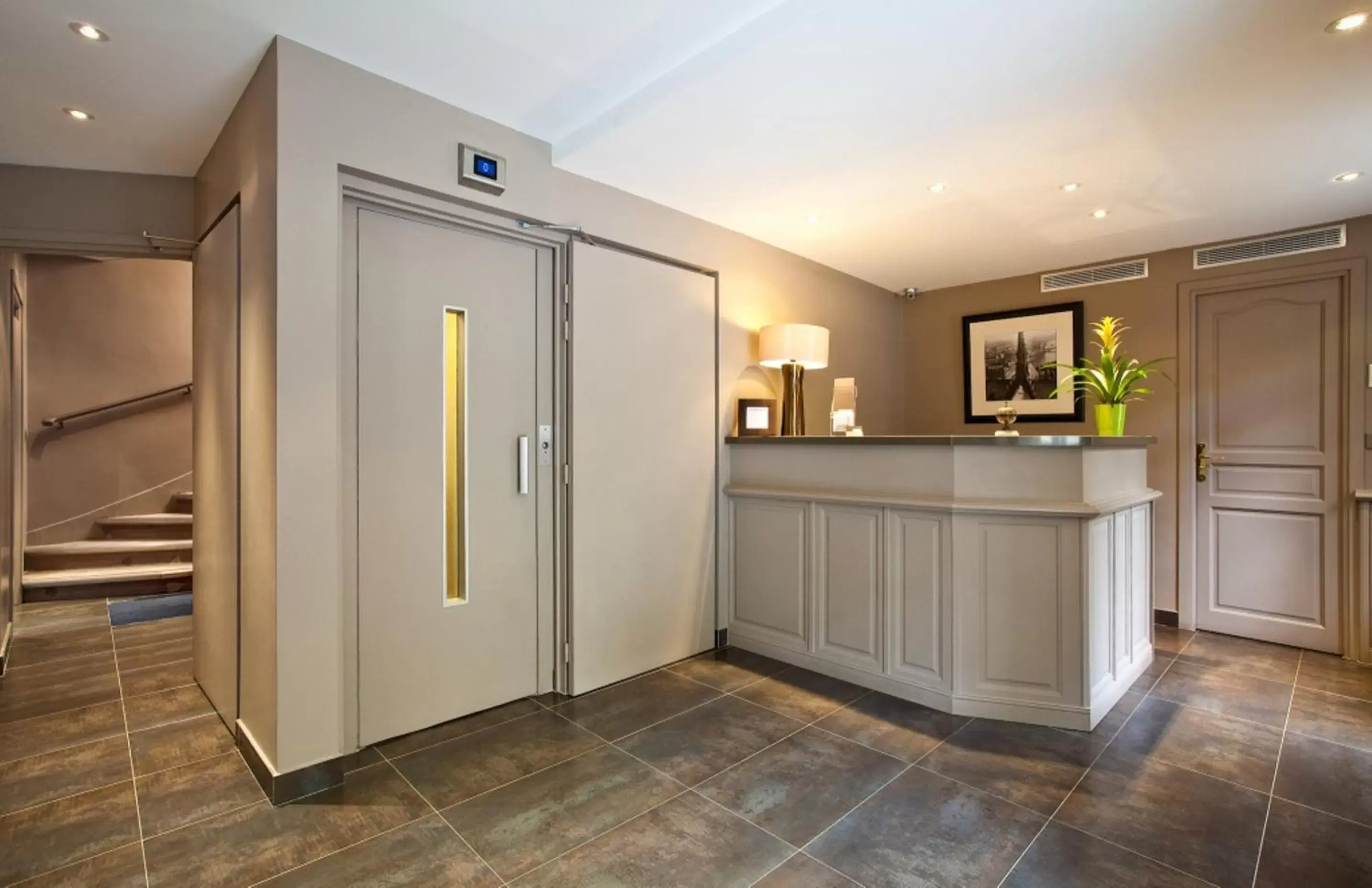 Lobby or reception in Hôtel Du Printemps Lobby or reception in Hôtel Du Printemps