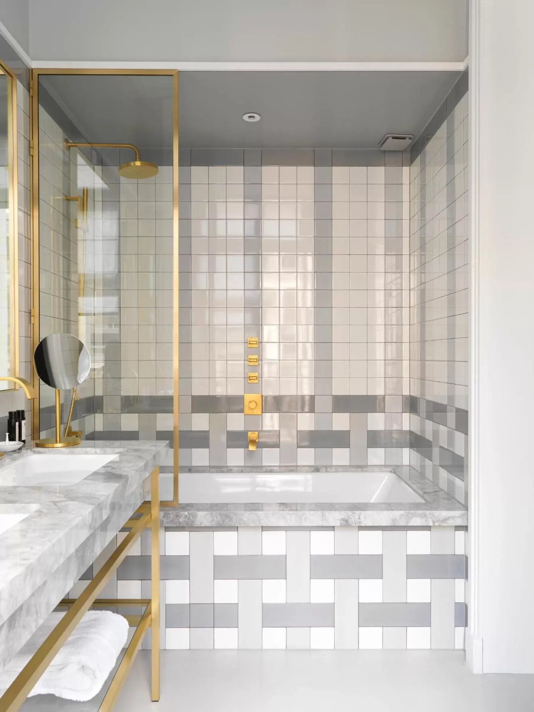 Bathroom in Nolinski Paris - Evok Collection Bathroom in Nolinski Paris - Evok Collection