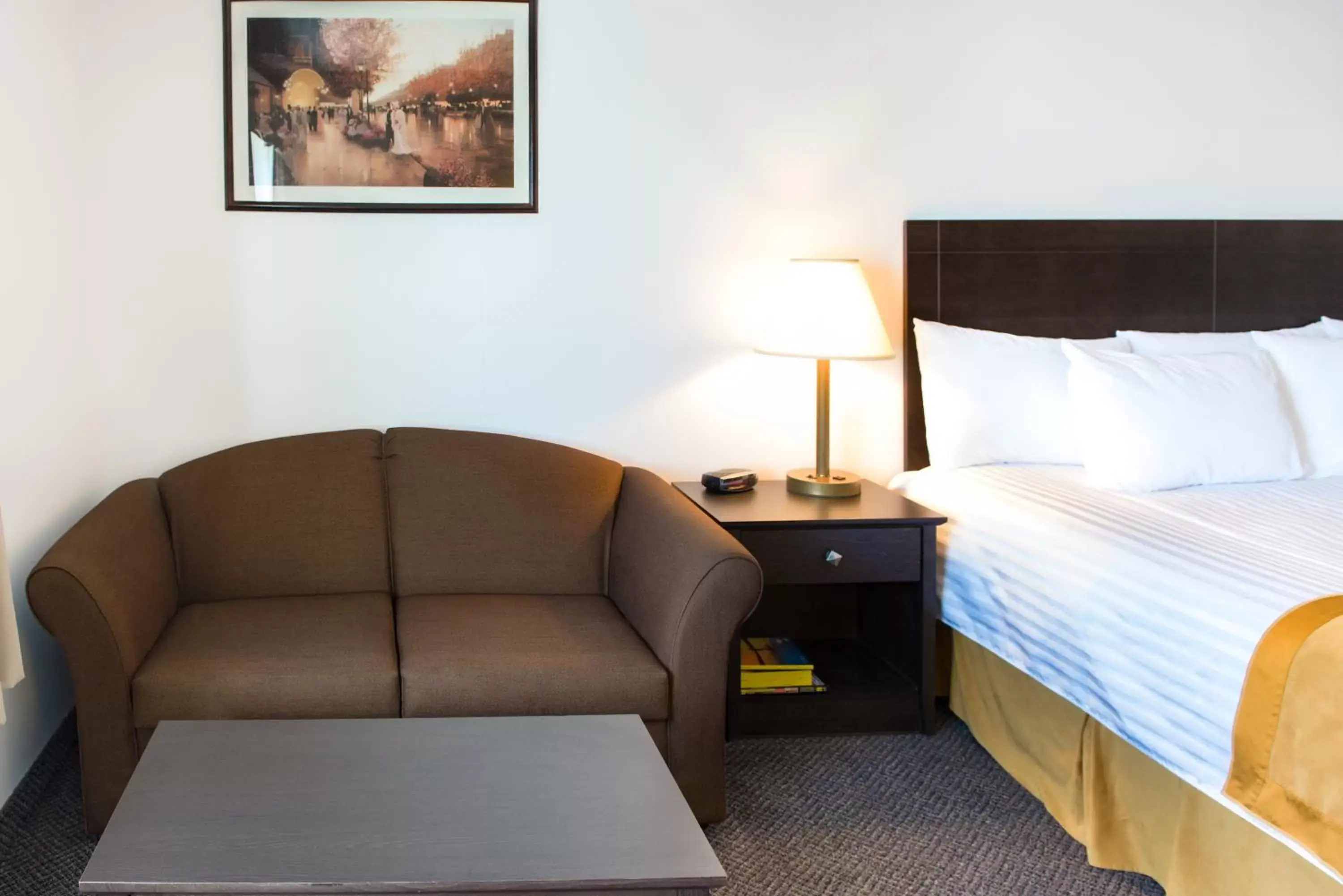 Bedroom, Bed in Howard Johnson by Wyndham Portage La Prairie