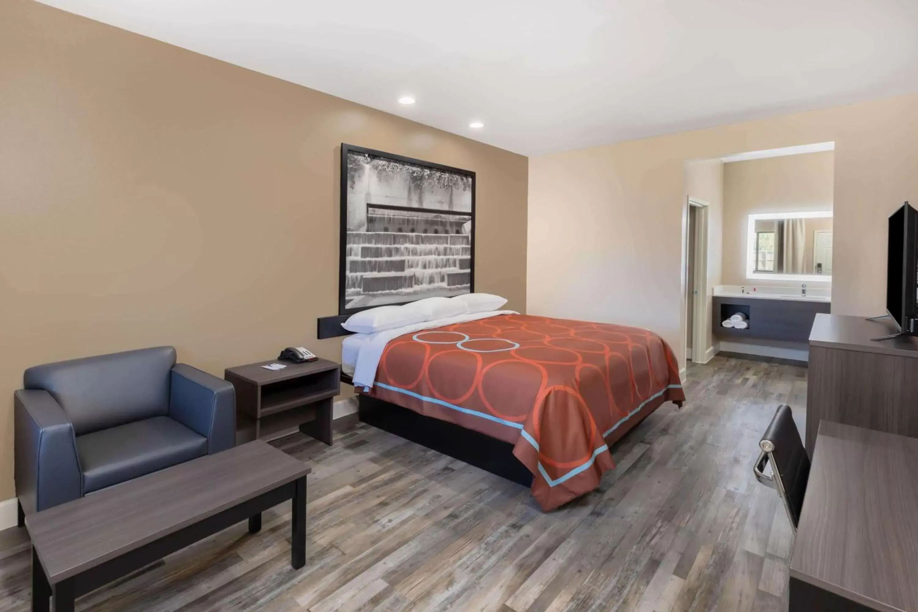 Photo of the whole room, Bed in Super 8 by Wyndham Houston NW Beltway 8-West Rd