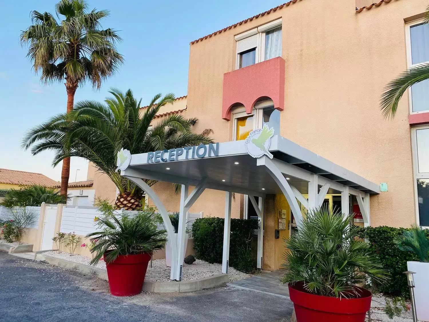 Facade/entrance in Hotel & Spa Gil de France Cap d'Agde
