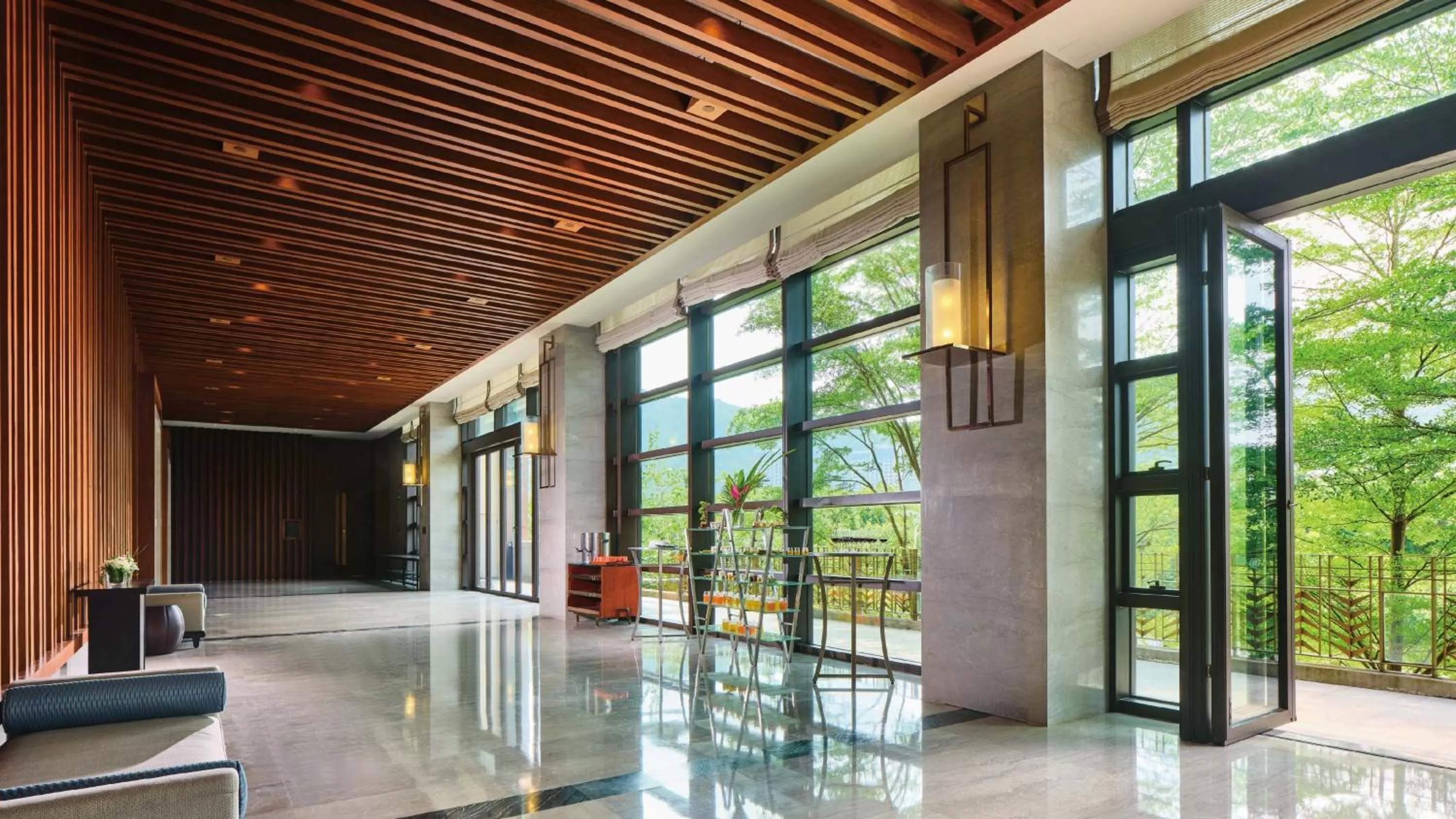 Meeting/conference room in Crowne Plaza Hailing Island, an IHG Hotel