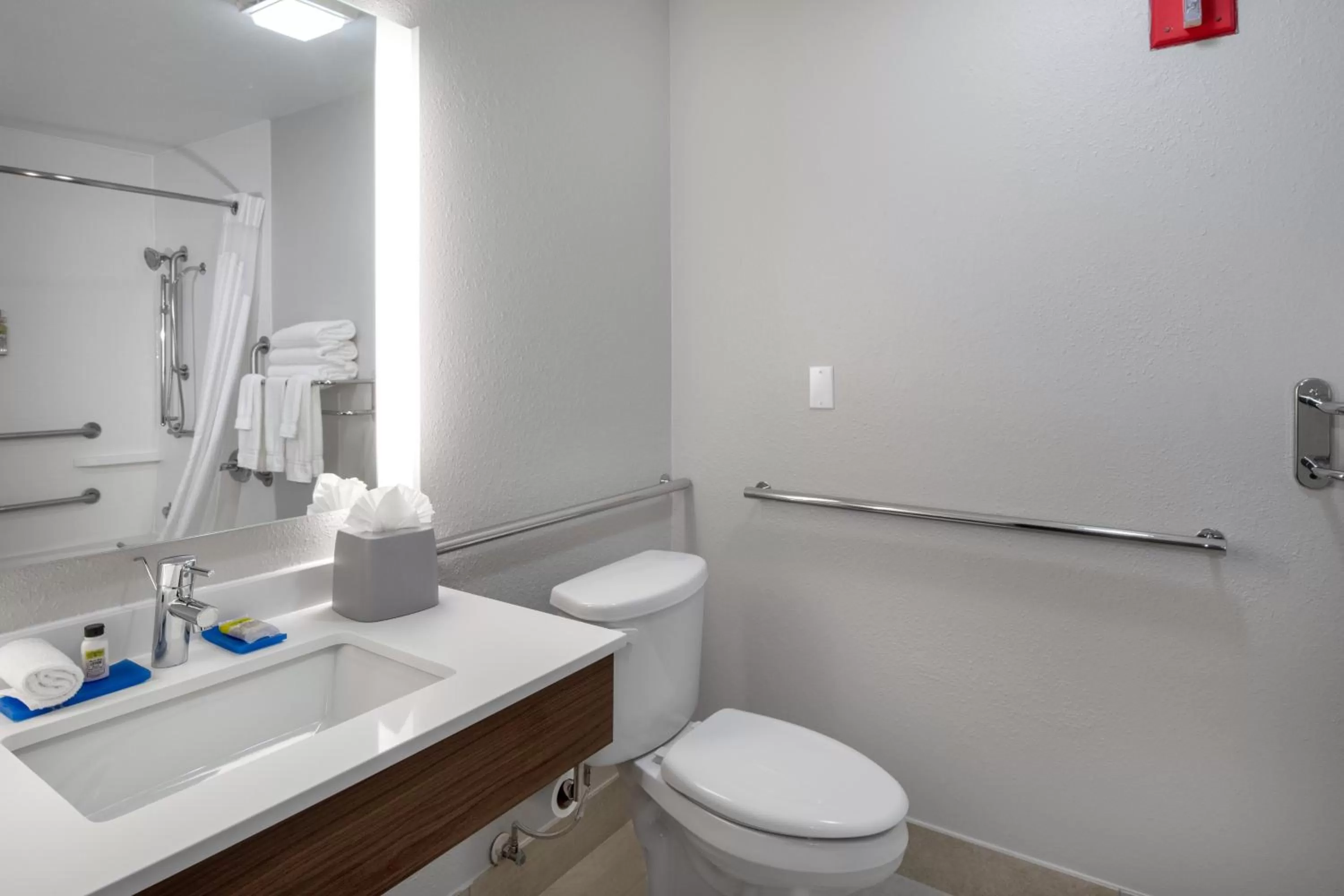 Bathroom in Holiday Inn Express Arlington Interstate 20 Parks Mall by IHG