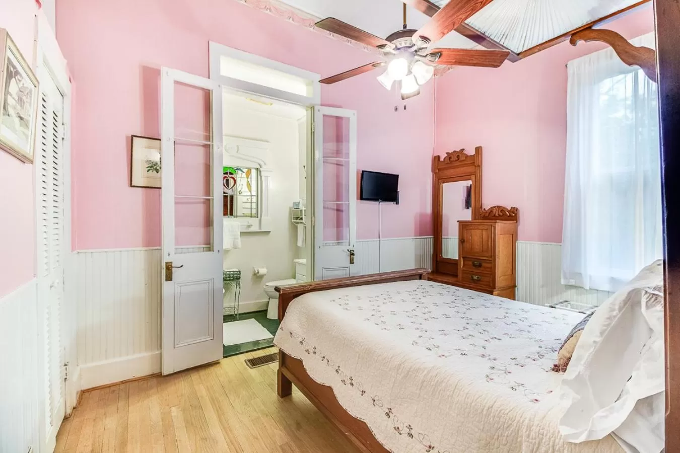 Bedroom, Bed in T'Frere's Bed & Breakfast