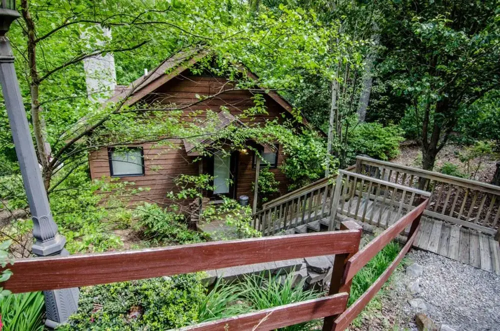 Facade/entrance in Asheville Cabins of Willow Winds