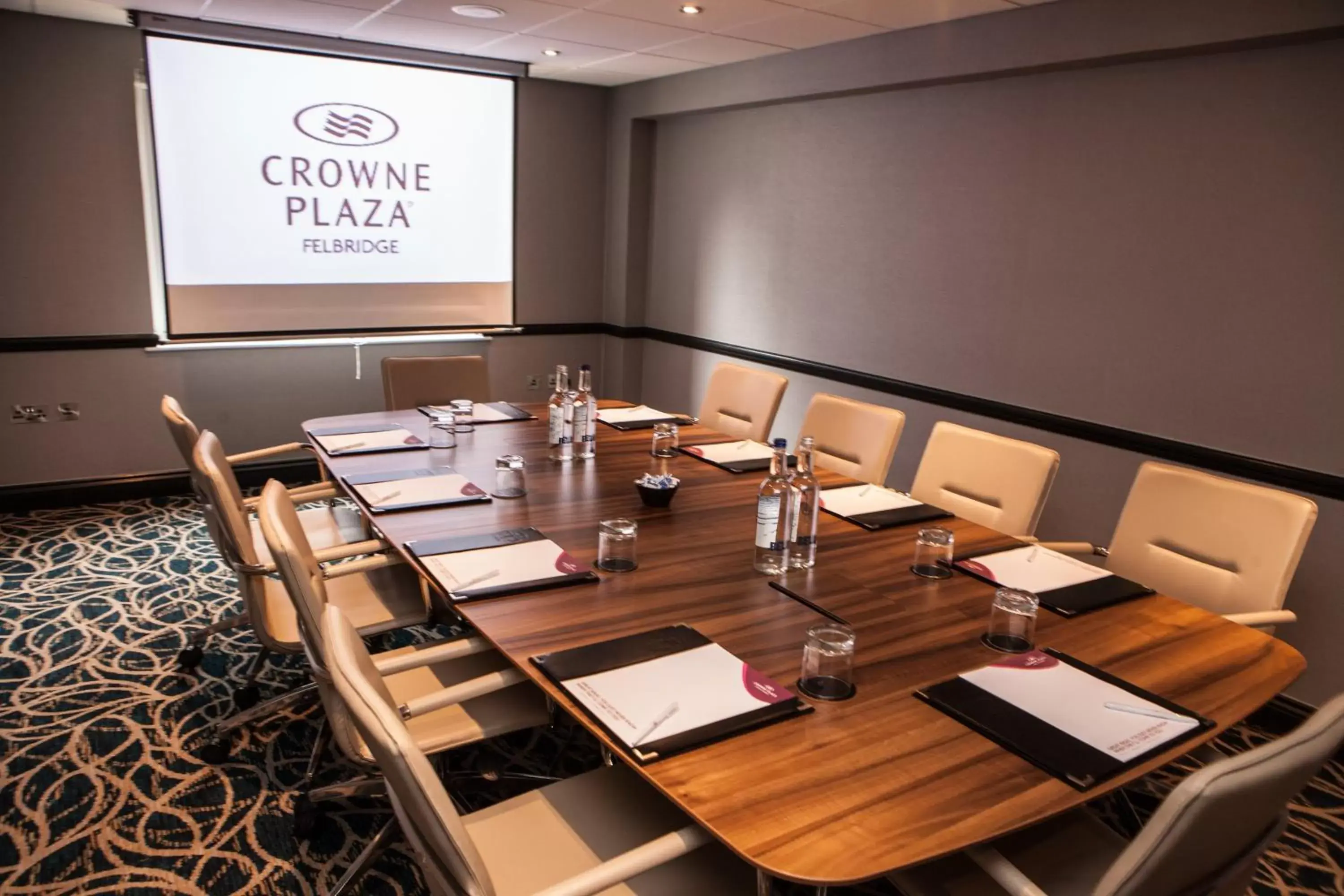 Meeting/conference room, Business Area/Conference Room in Crowne Plaza Felbridge - Gatwick, an IHG Hotel