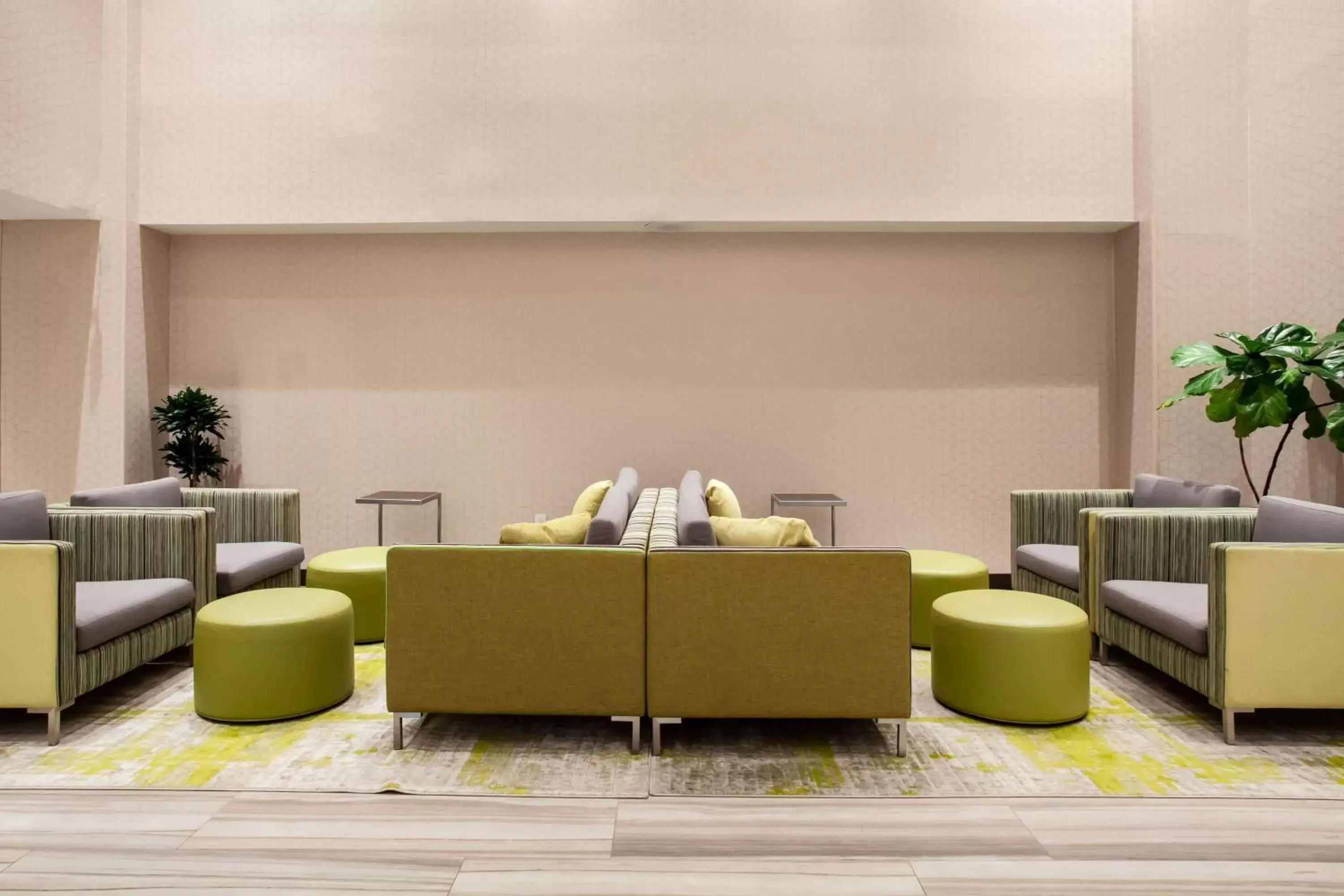 Lobby or reception, Seating Area in Wingate By Wyndham - Orlando International Airport