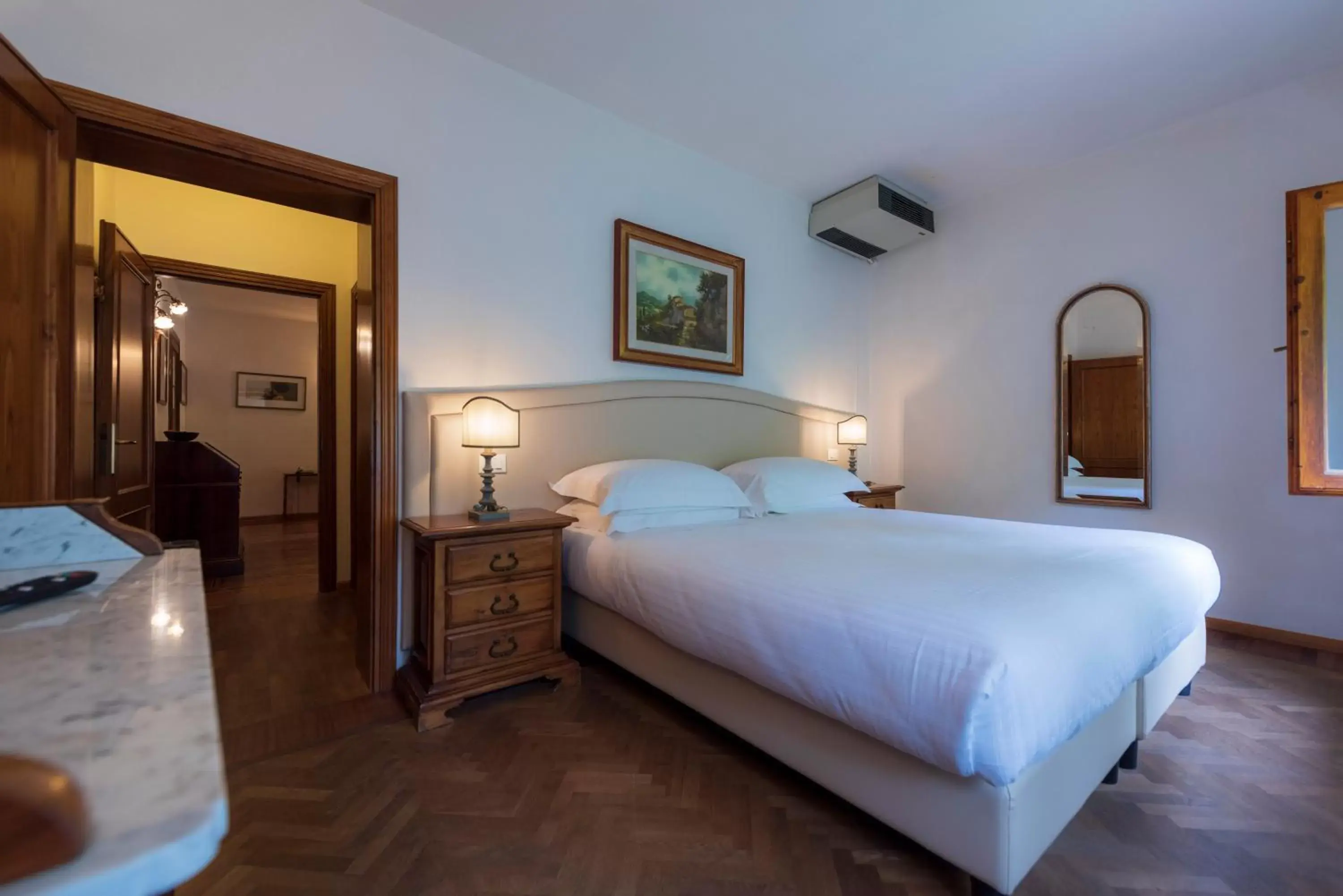 Bed in Villa Scacciapensieri Boutique Hotel