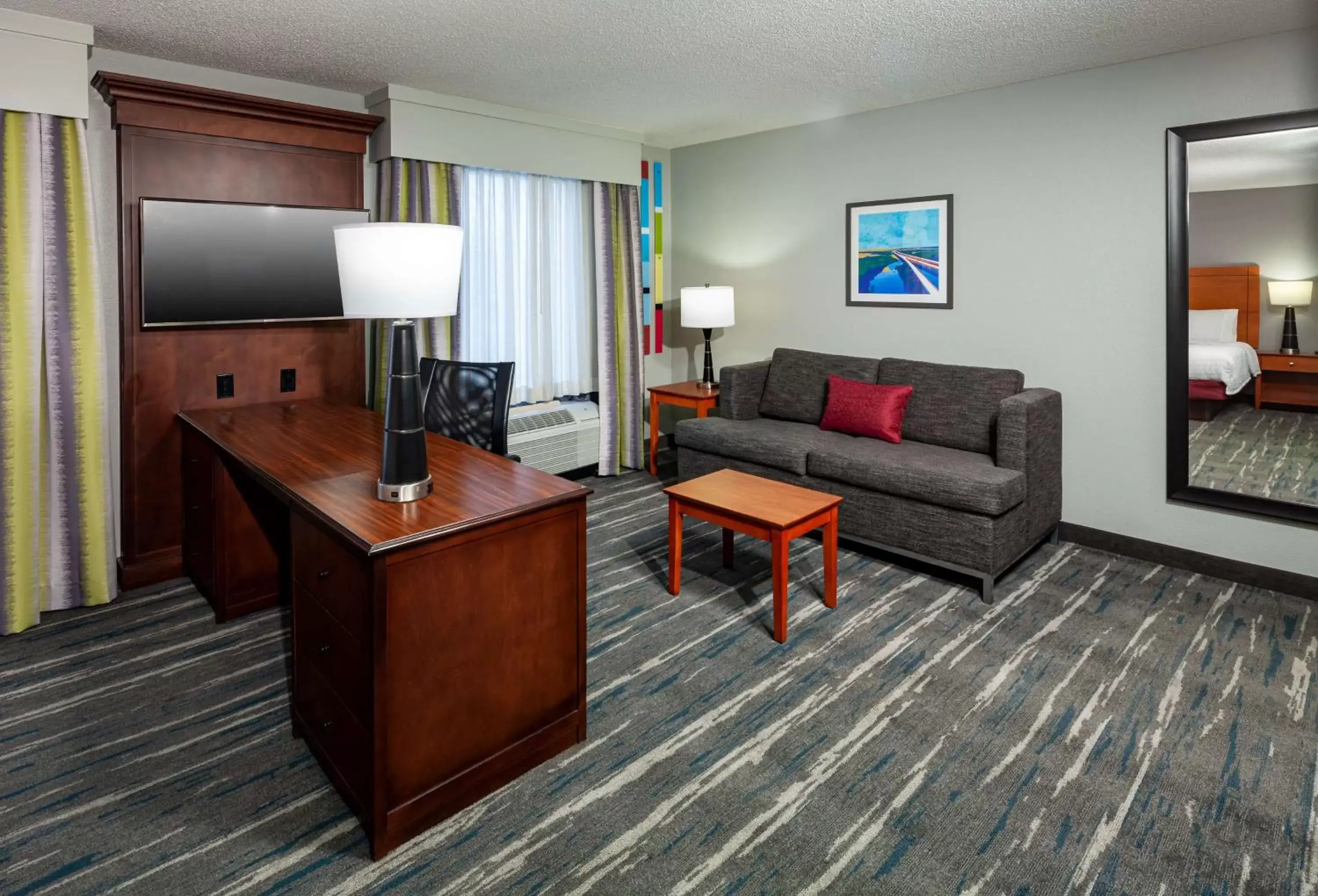 Bedroom, Seating Area in Hampton Inn & Suites Mobile I-65@ Airport Boulevard