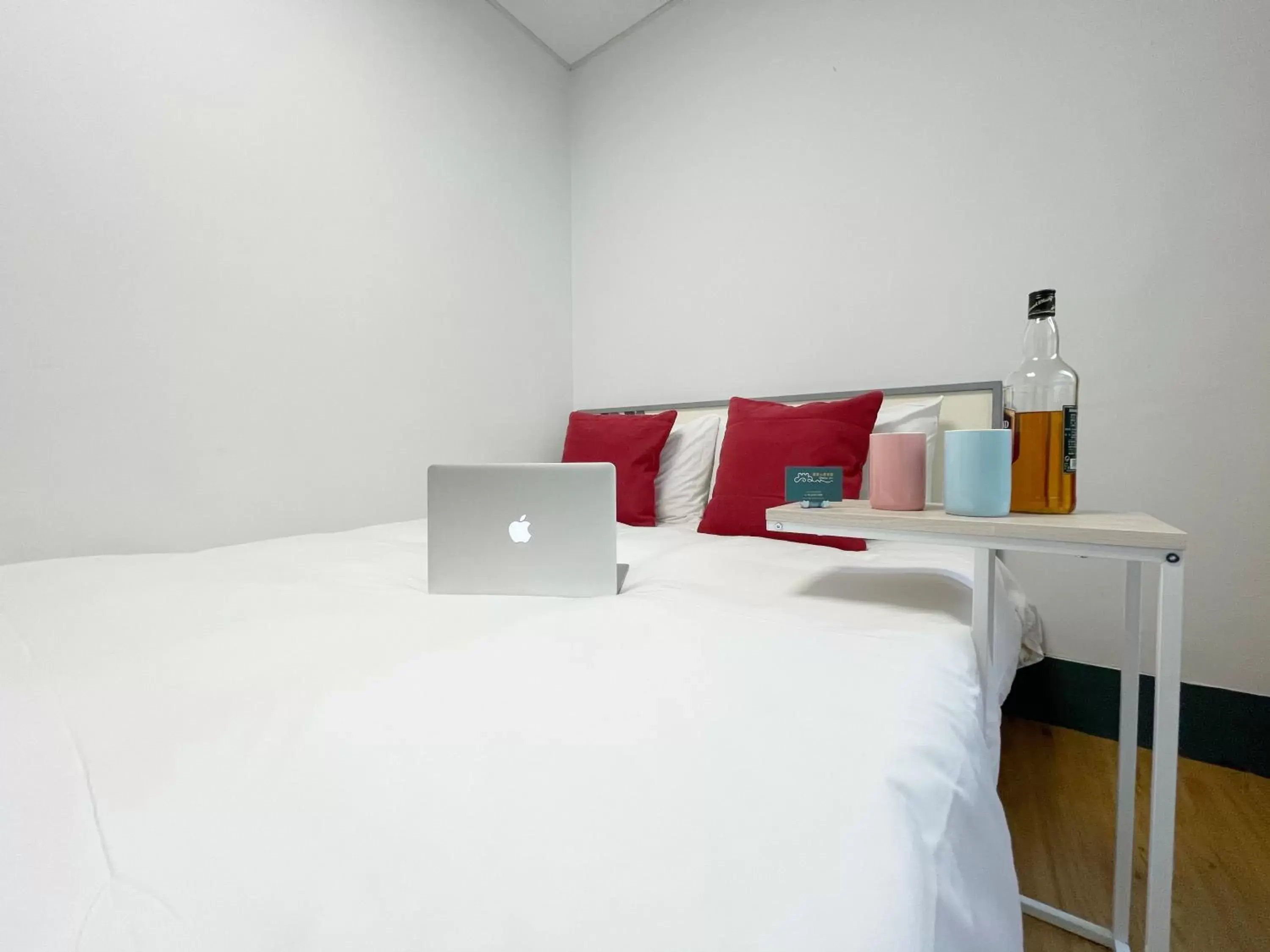 On site, Bed in Sharon Inn On site, Bed in Sharon Inn