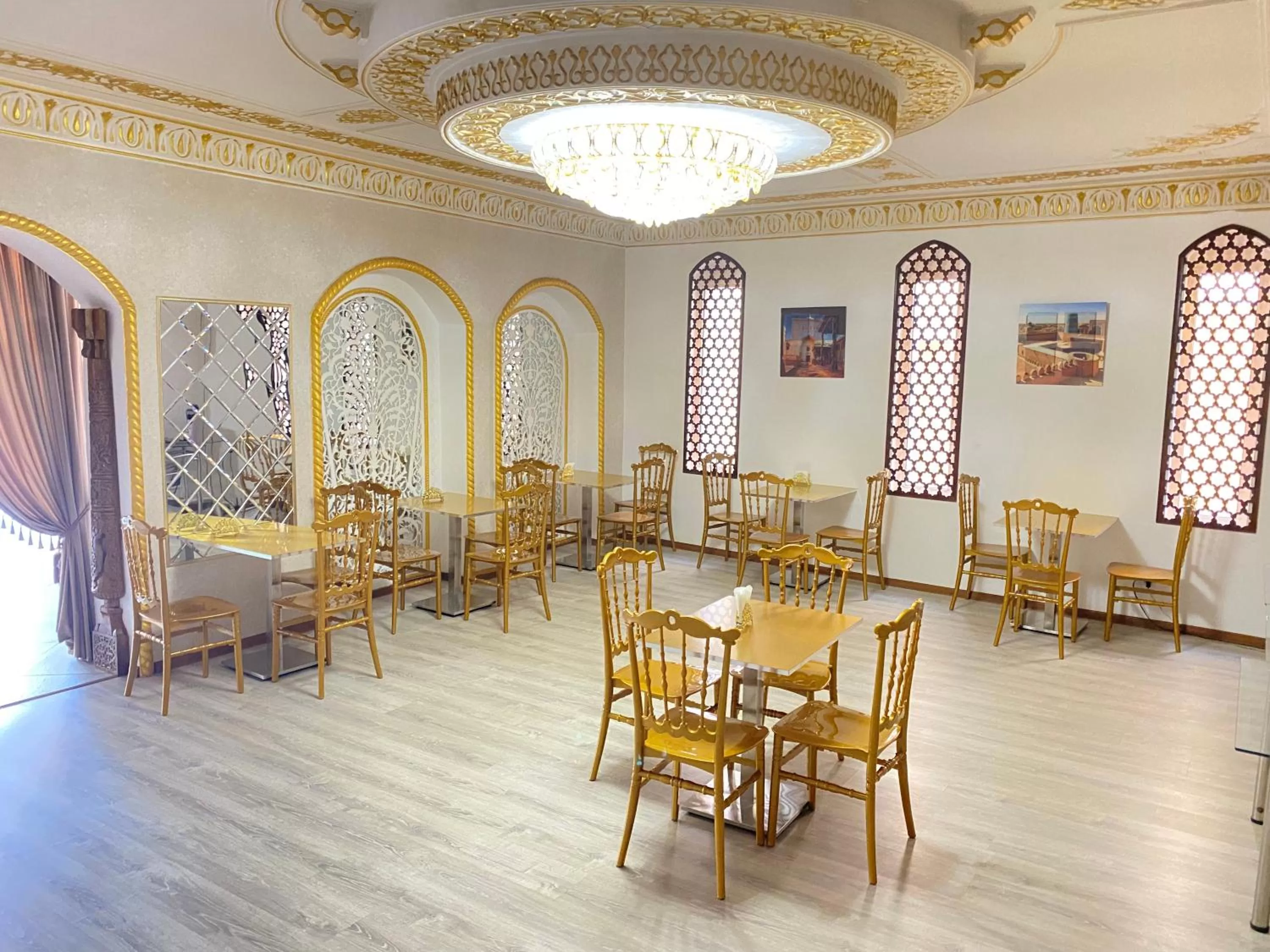 Restaurant/places to eat in HOTEL UZBEGIM