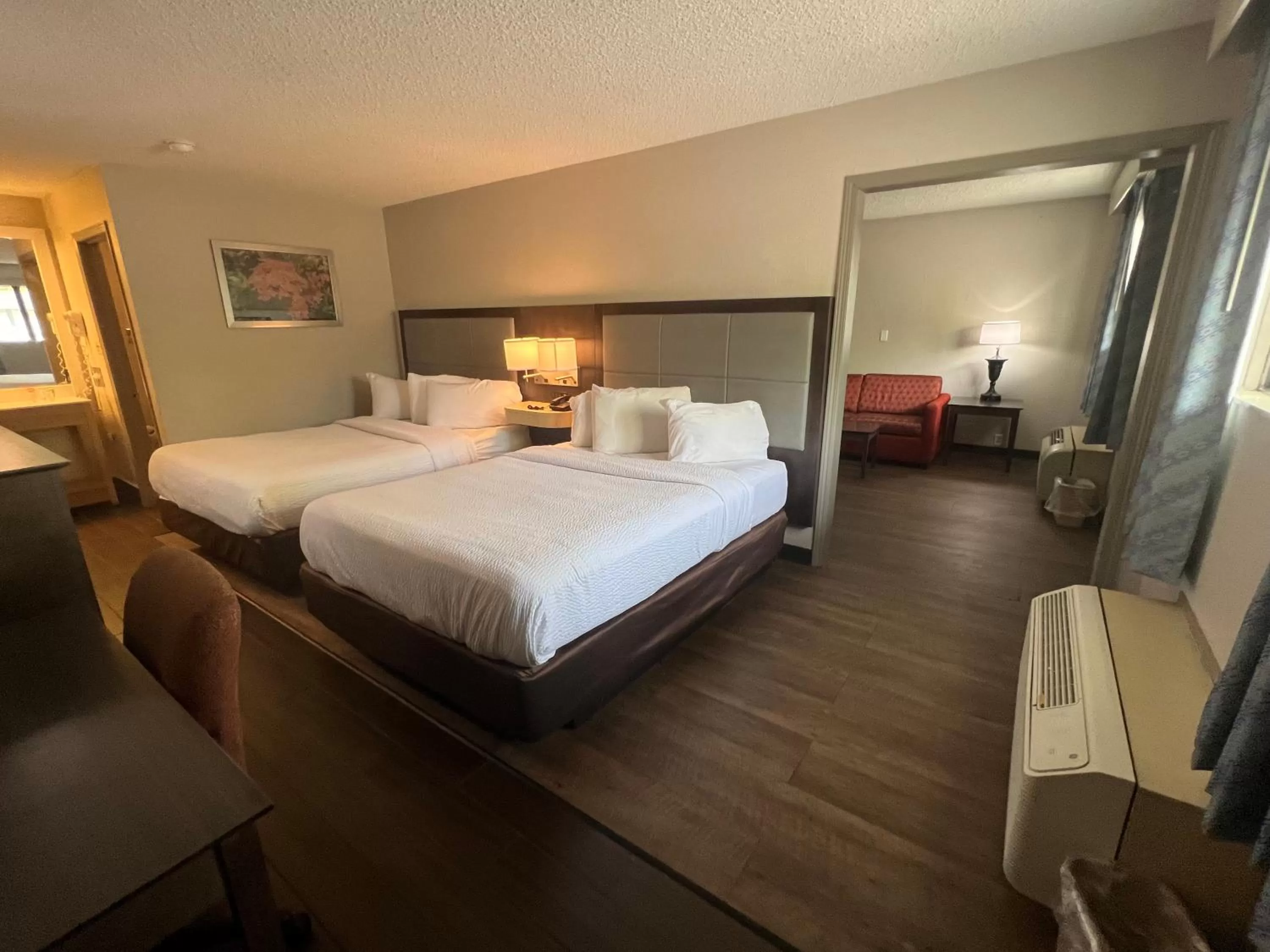 Bed in Days Inn & Suites by Wyndham Monroe